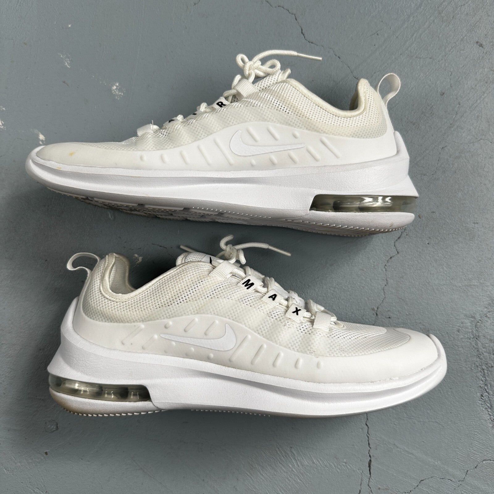 Nike Air Max Axis White Sneakers Women's Size 9 Running AA2168-100