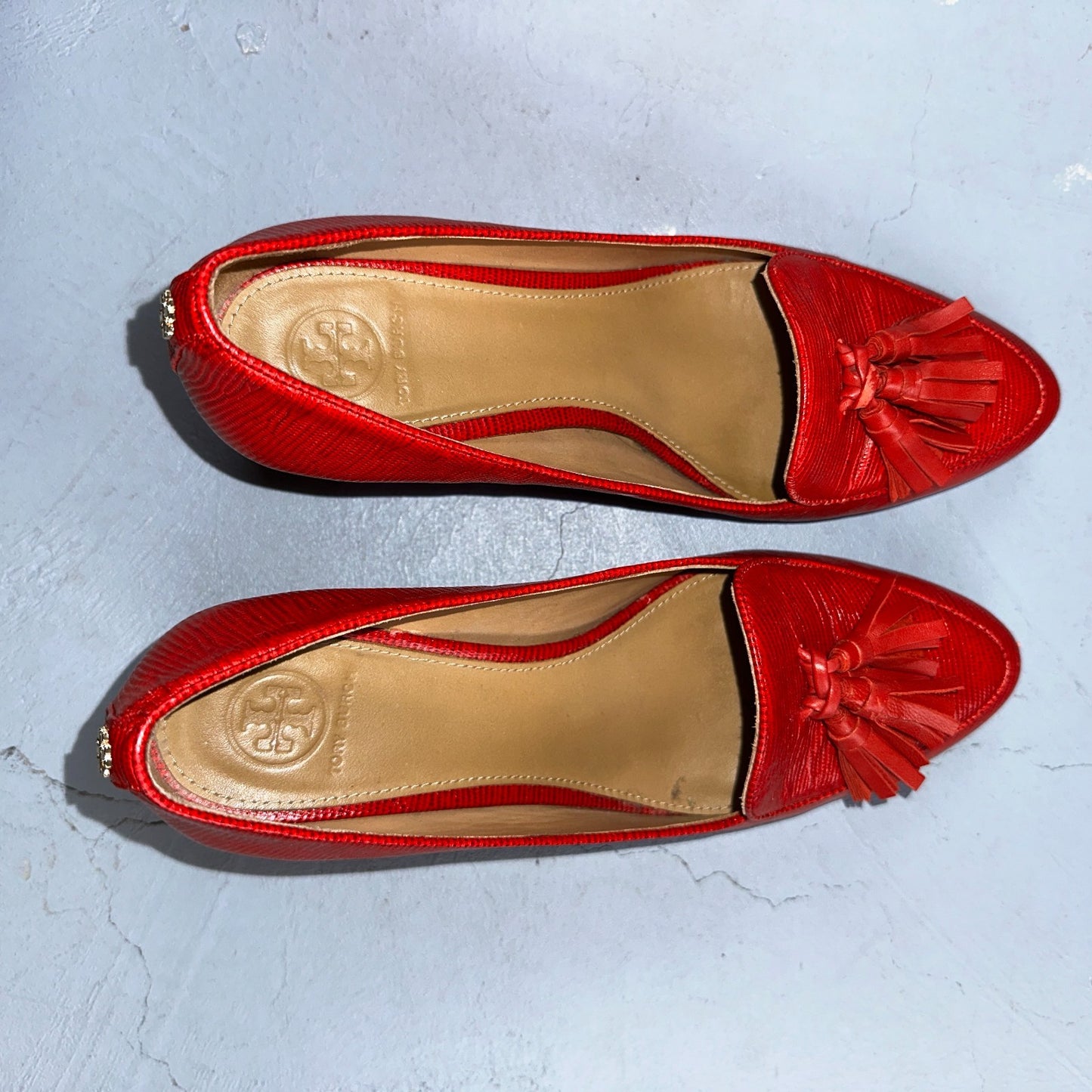 Tory Burch Kira Embossed Leather Red Tasseled Pumps Women Sz 9 Gold Charm
