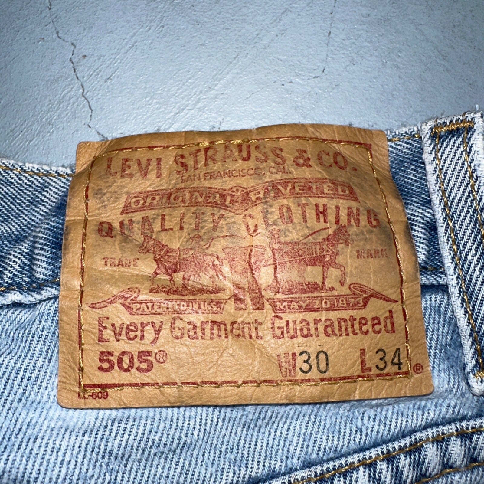 Levis 505 Vintage 90s Columbia Straight Leg Jeans Blue Light Wash 30x34 Ac 28x33