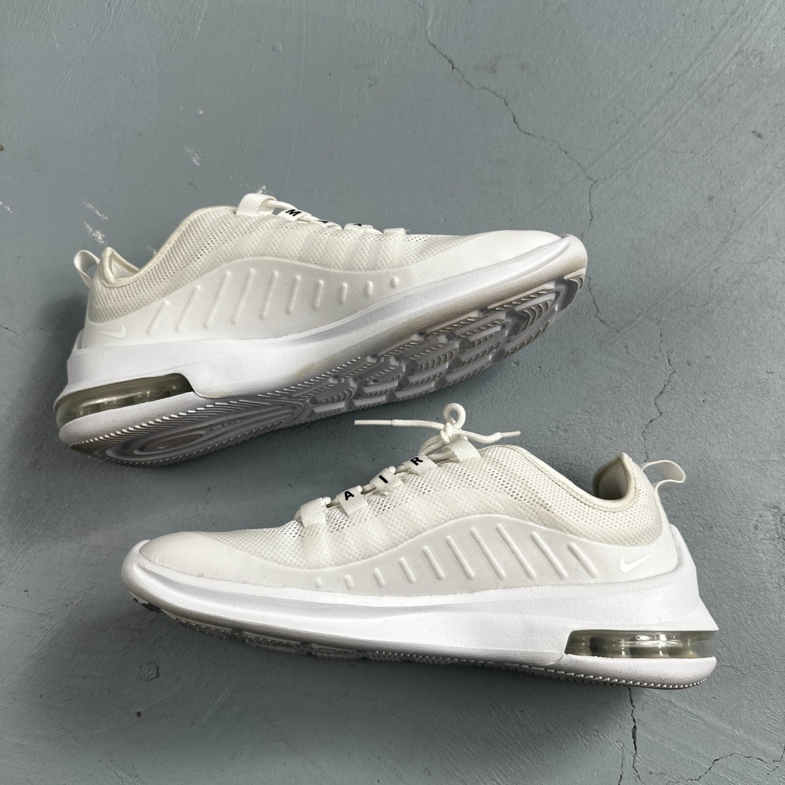 Nike Air Max Axis White Sneakers Women's Size 9 Running AA2168-100