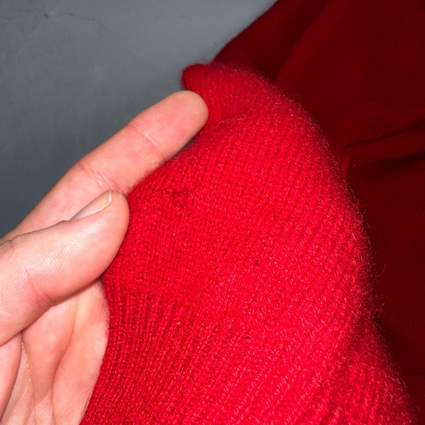 Embassy Row Sweater Men's L Red Cashmere Wool Knit V Neck Pullover