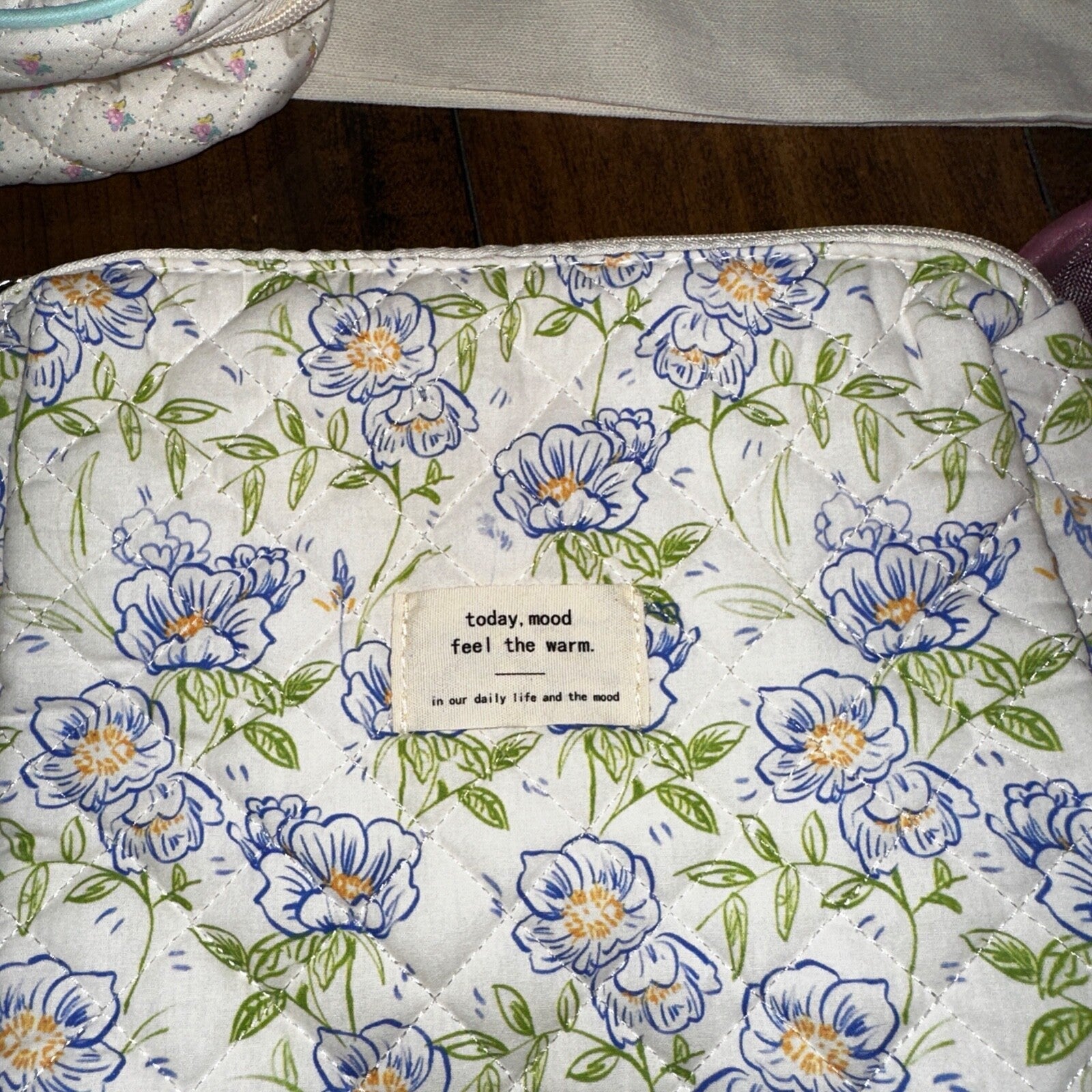 Lot Of Mixed Brand Assorted Style Handbag Purse Tote Weekender Bags Blanket