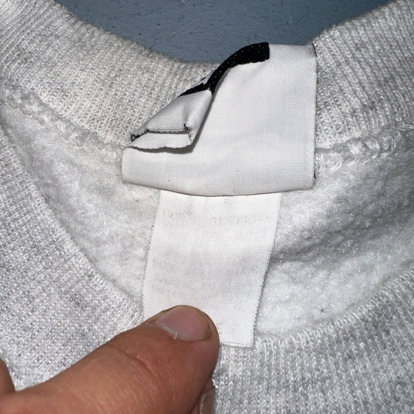 Vintage Buck White Tail Crewneck Sweatshirt Size Large Lee USA Gray Deer Hunting