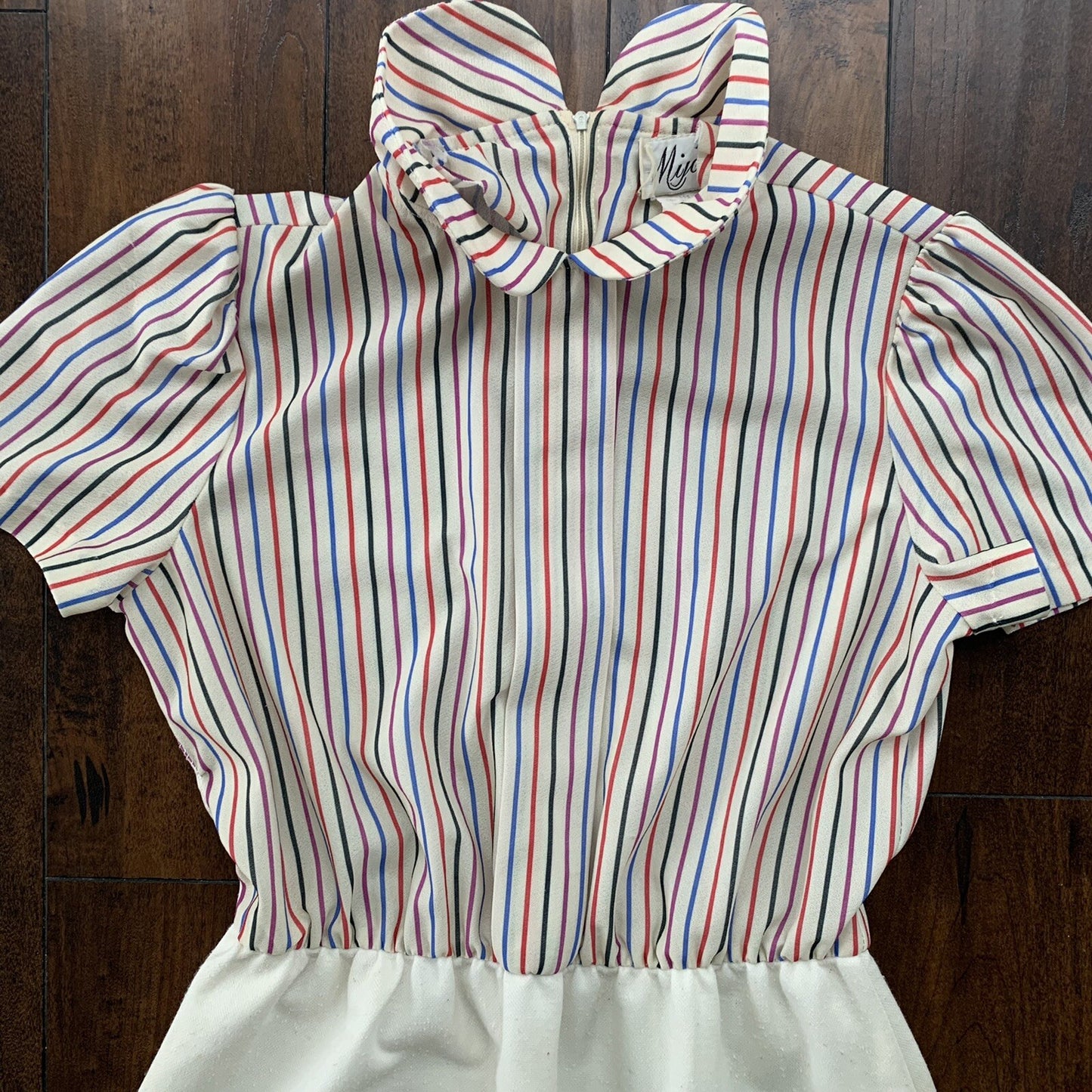 Vintage Mijoi White Striped Business Dress With Short sleeve Shoulder Button 80s