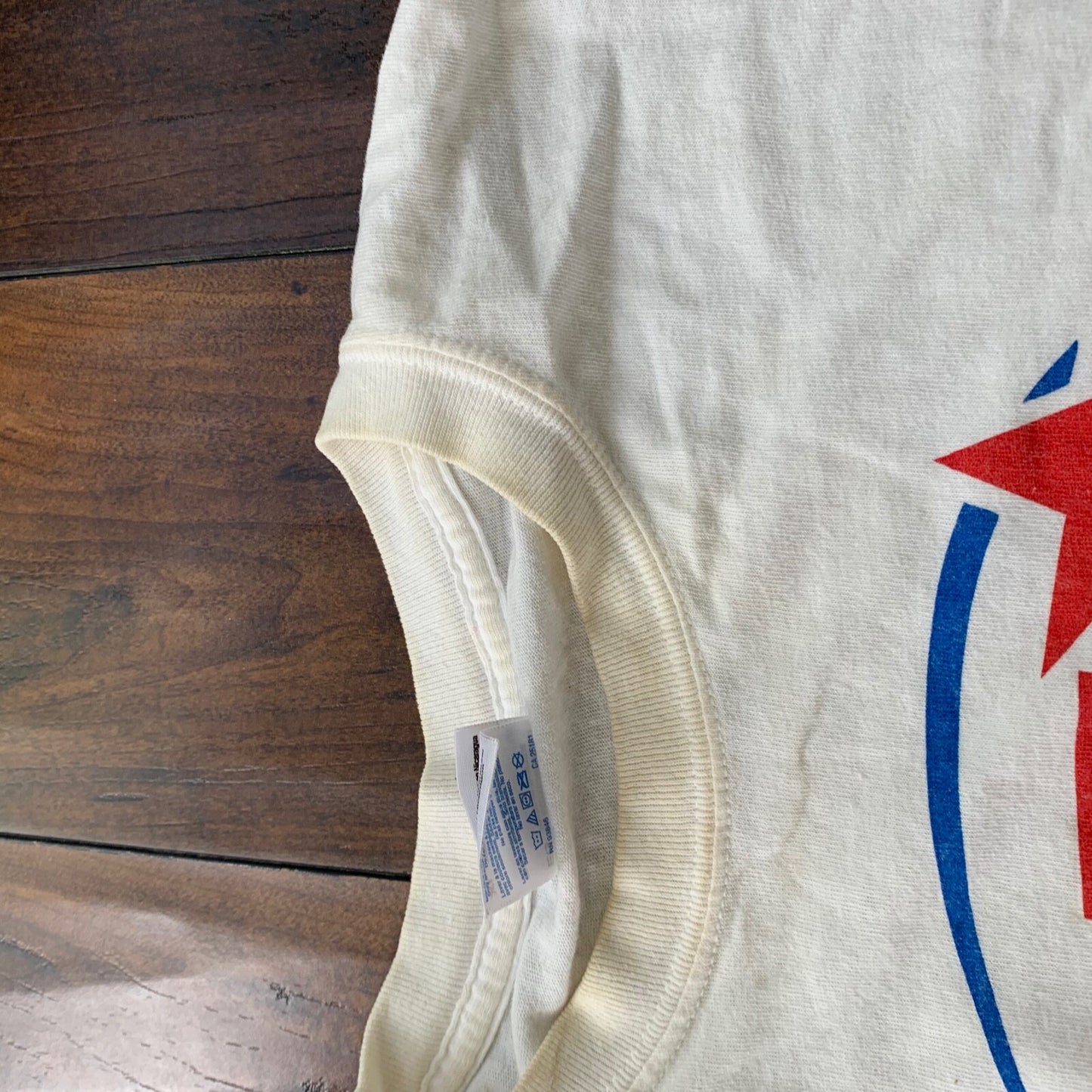 Connecticut Vintage T Shirt 97.9 Radio Talk Show Country Music Love Band Beatles