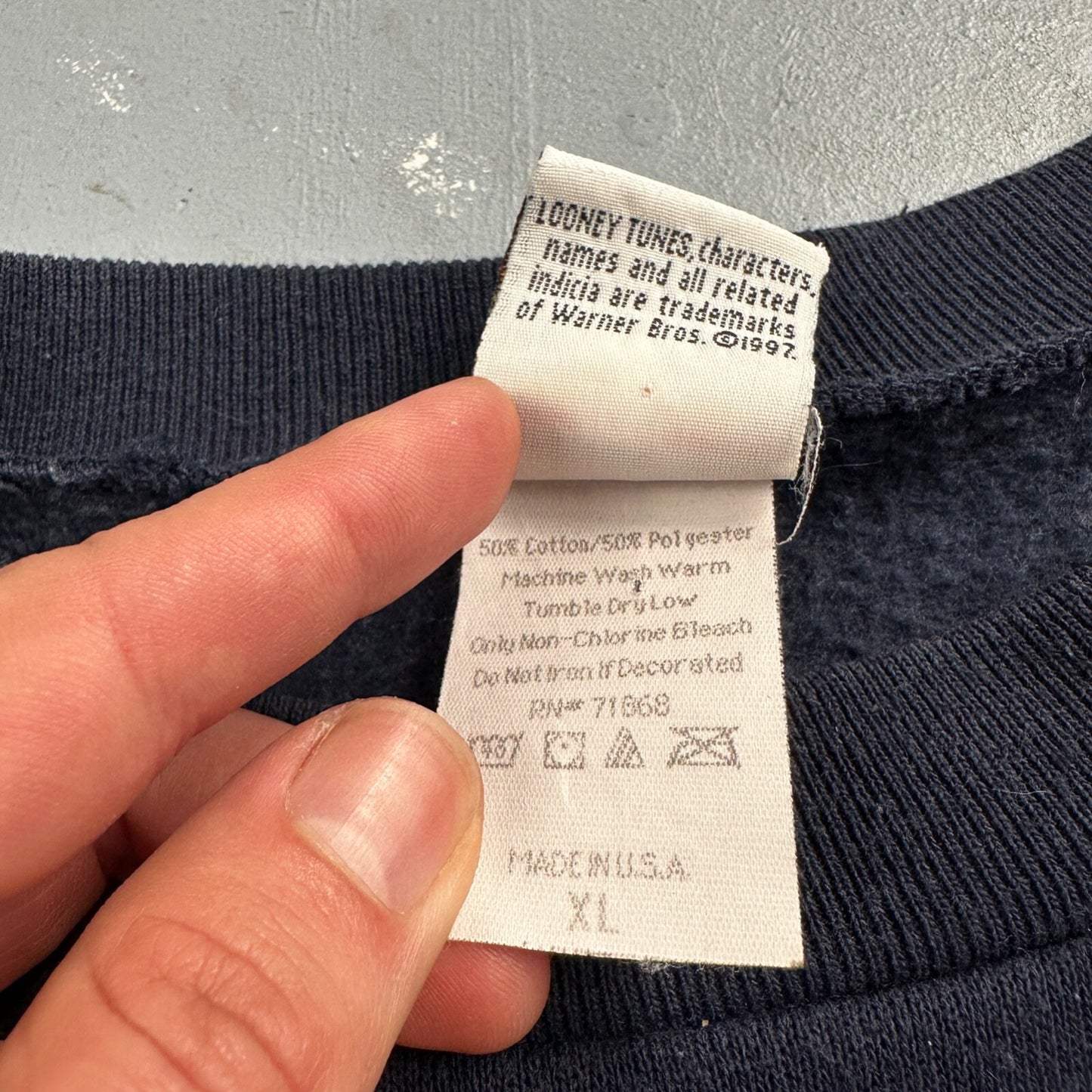 Looney Tunes TAZ 90s USA Sweatshirt VTG Crewneck XL Navy Cartoon Bugs Bunny