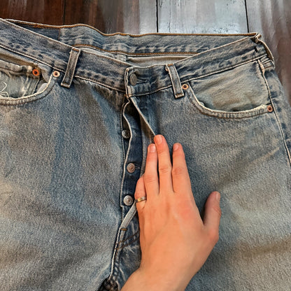 Levis 501 Vintage Y2K Straight Leg XX 2000s Jeans 36x34 Light Wash Act 33x33