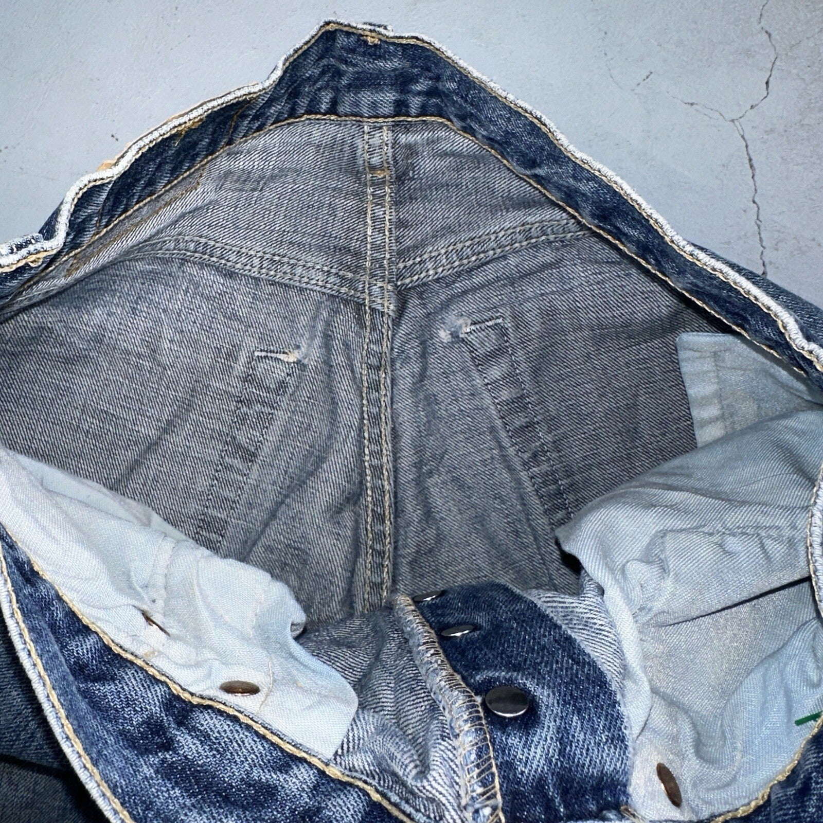 Levis 501 Vintage 90s Hungary Straight Leg Jeans 31x32 Y2K Med Wash Act 28x30