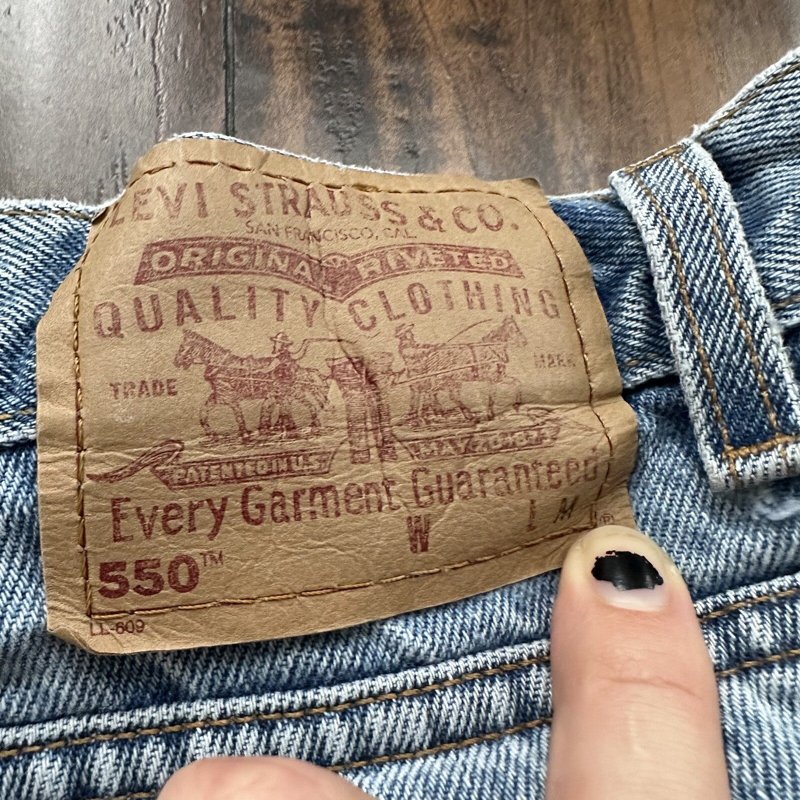 Levis 550 Jeans VTG Womens High Rise Light Wash Relaxed 90s USA 31x29