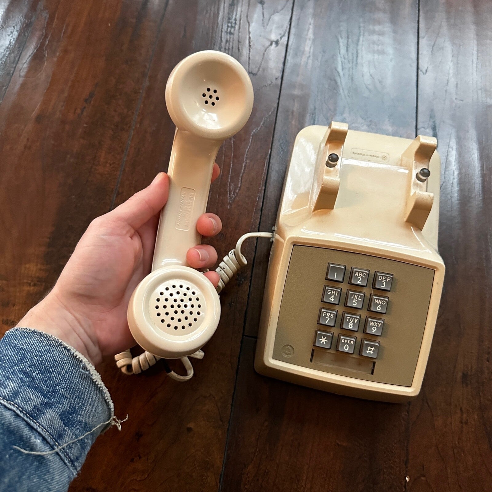 Beige Western Electric Bell System 2500 DM Desk Telephone Push Button Dialing