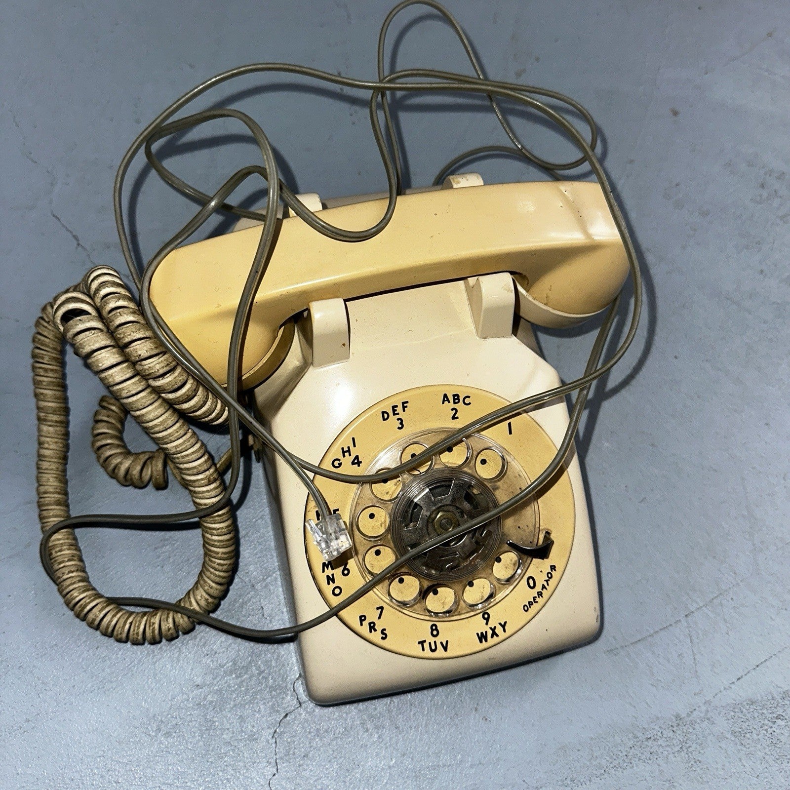 Vintage Bell System Western Electric Rotary Dial Desk Phone 500DM White Yellow