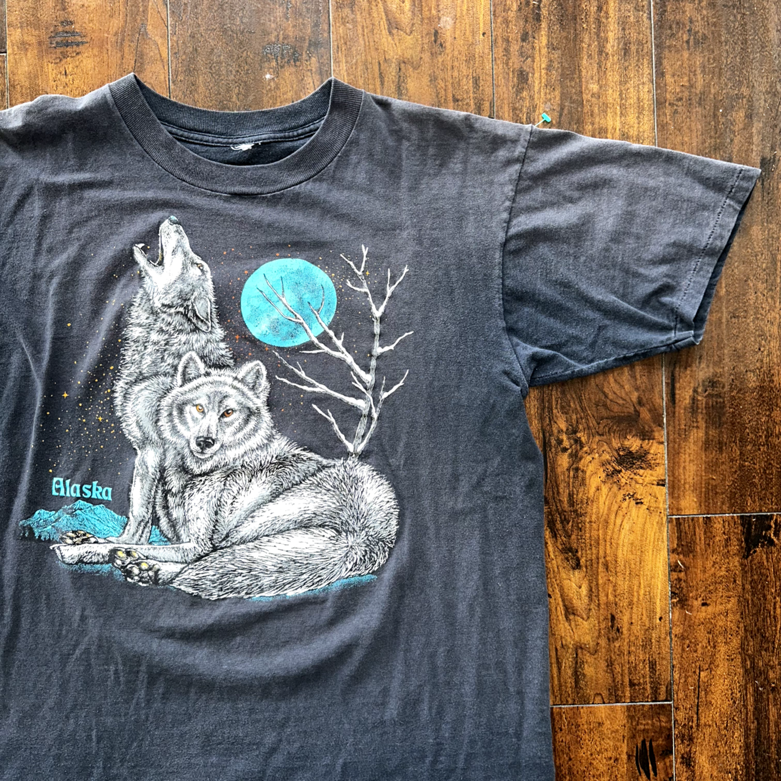 Faded Wolves Howling Vintage T Shirt Single Stitch 90s Thrashed Alaska Moon