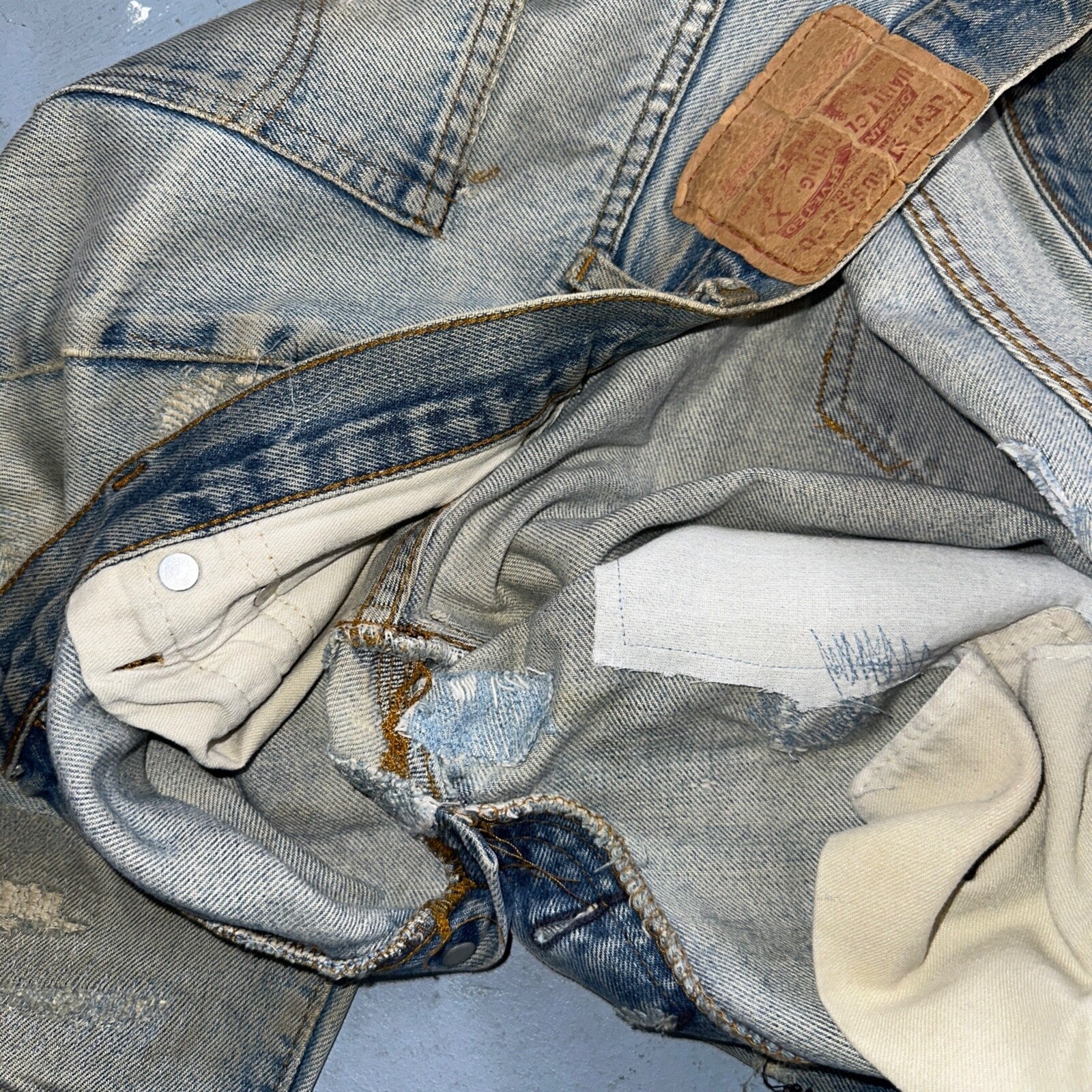 Levis 501 Vintage 80s Redline Selvedge USA XX Jeans Light Wash Thrashed Ac 29x26