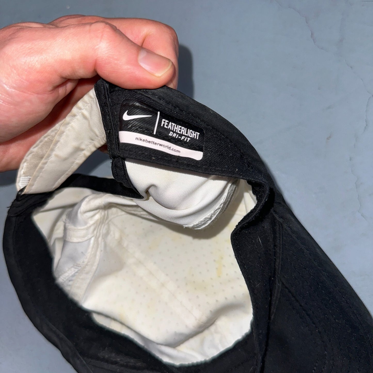 Nike Hat Cap Strap Back Black White Dri Fit Featherlight Golf Center Swoosh Run