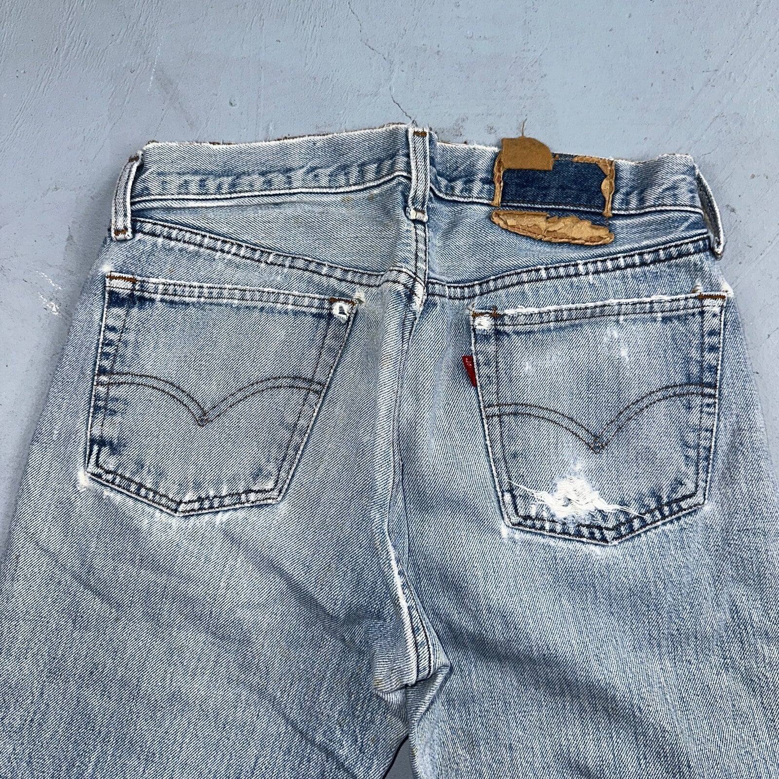 Levis 501 Vintage 80s Redline Selvedge USA XX Jeans Light Wash Thrashed Ac 28x26