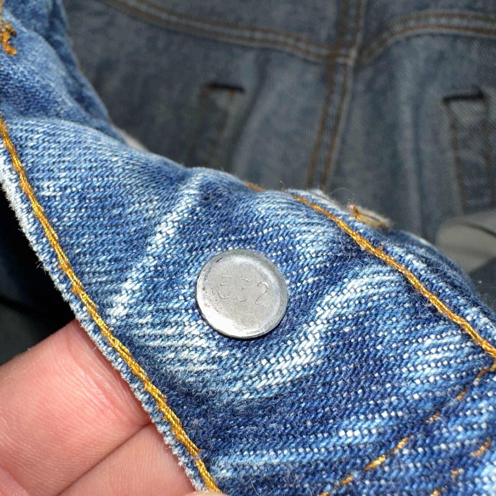 Levis 501 Vintage 80s USA XX Straight Leg Jeans Blue Light Wash Act 32x24 Capri