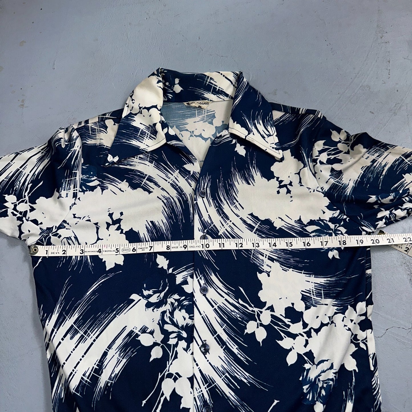 1970s Hawaiian Long Sleeve Floral Waves Button Down Shirt Medium 70s Rockabilly