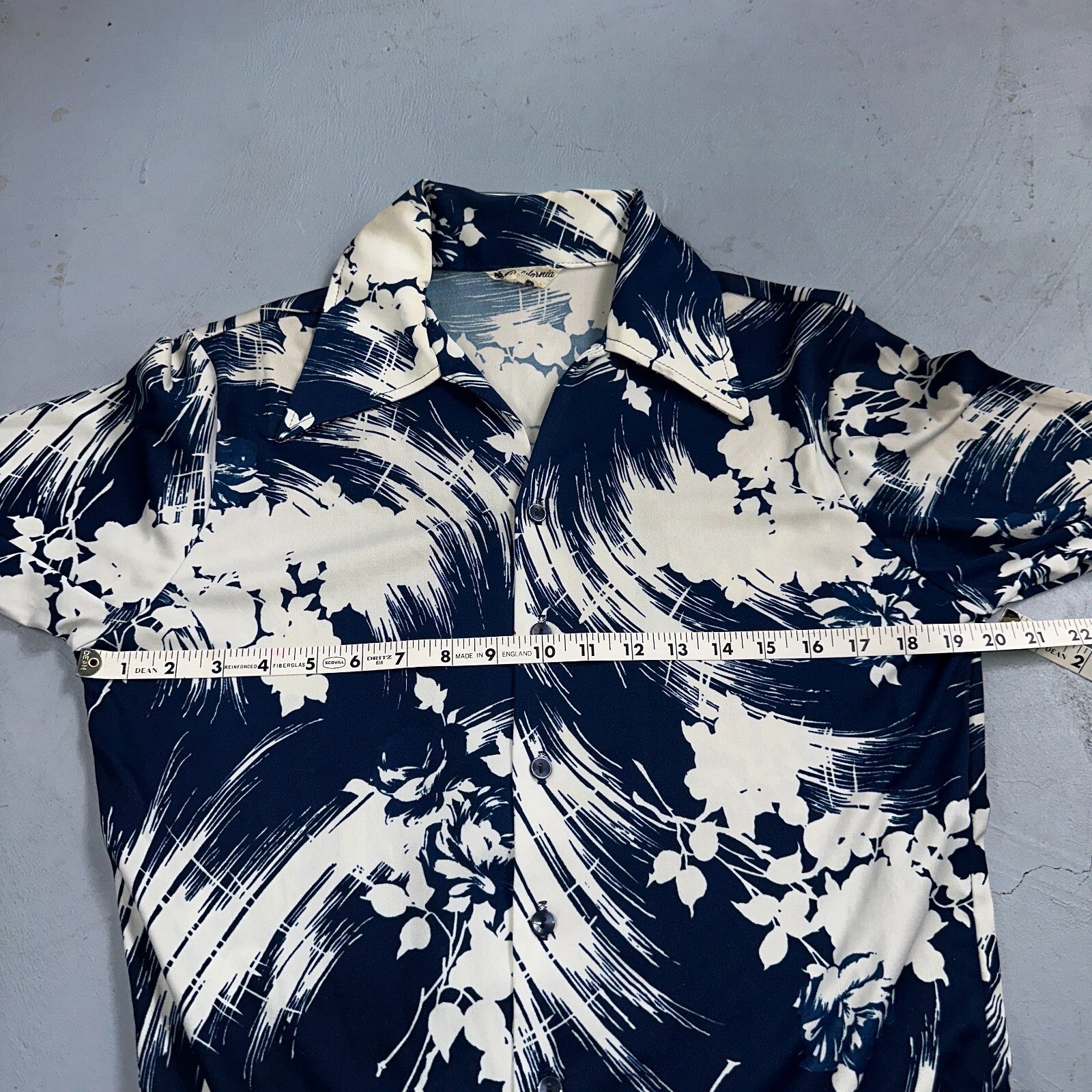 1970s Hawaiian Long Sleeve Floral Waves Button Down Shirt Medium 70s Rockabilly