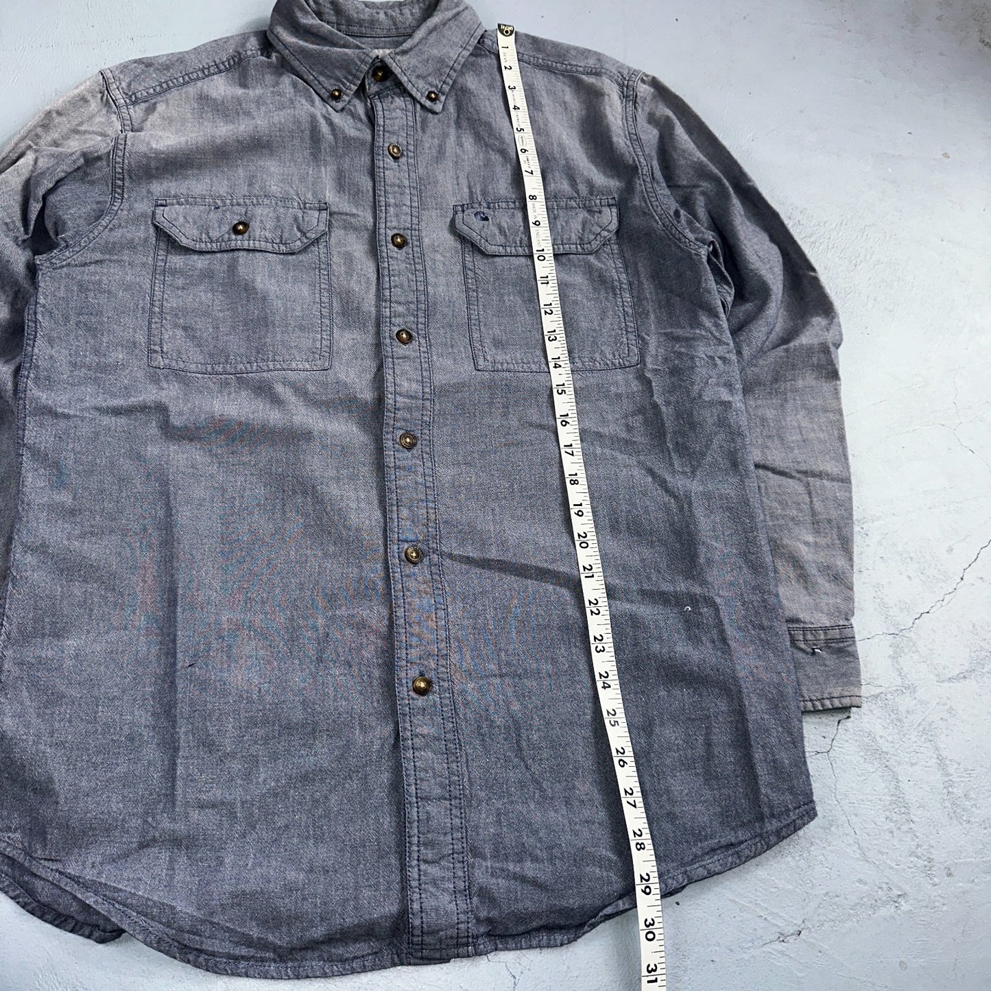 Carhartt Shirt Mens M Blue Chambray Relaxed Fit Button Up Work Adult Workwear