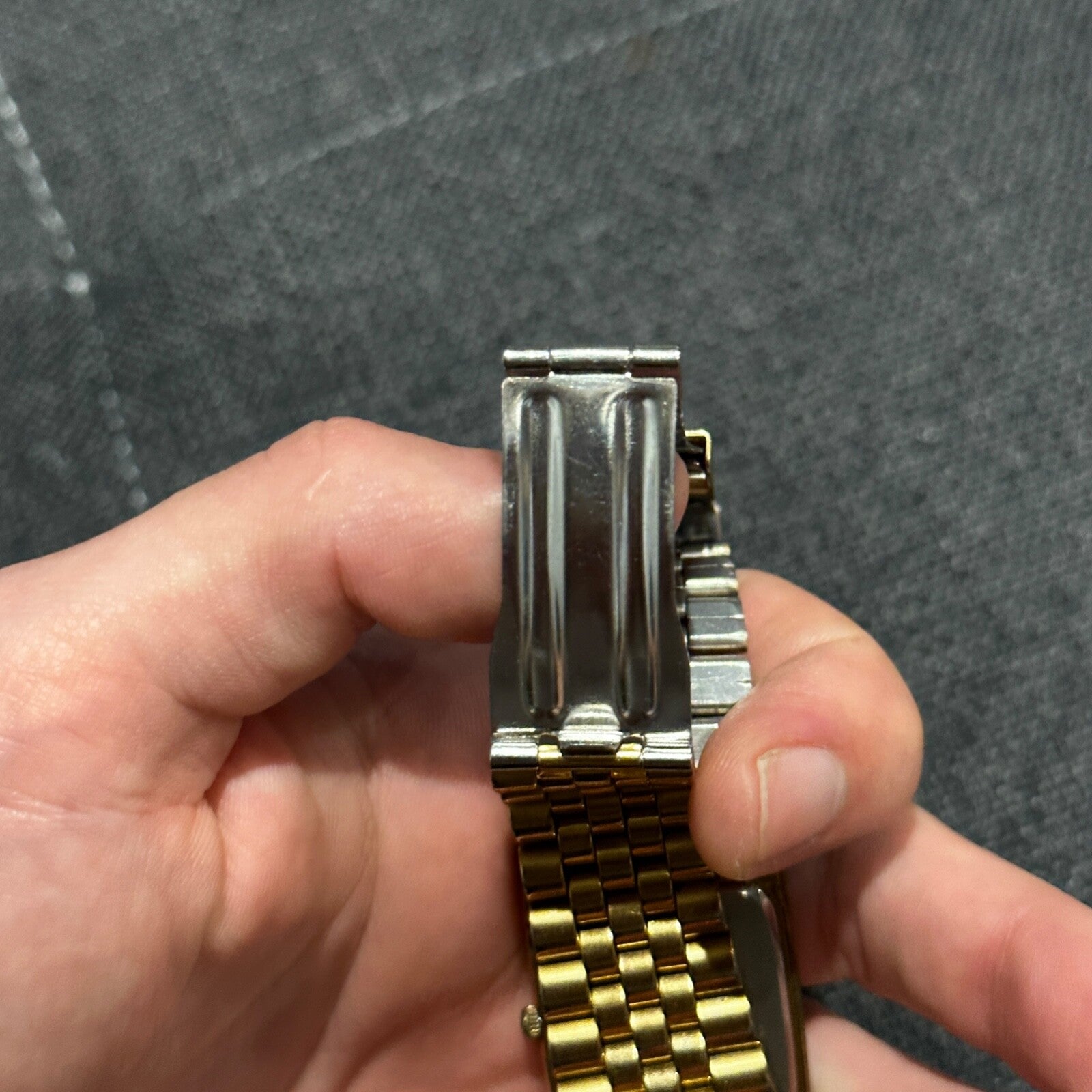 Ladies ELGIN Classic Gold Tone Petite Dress/Casual Bracelet Watch VTG Square