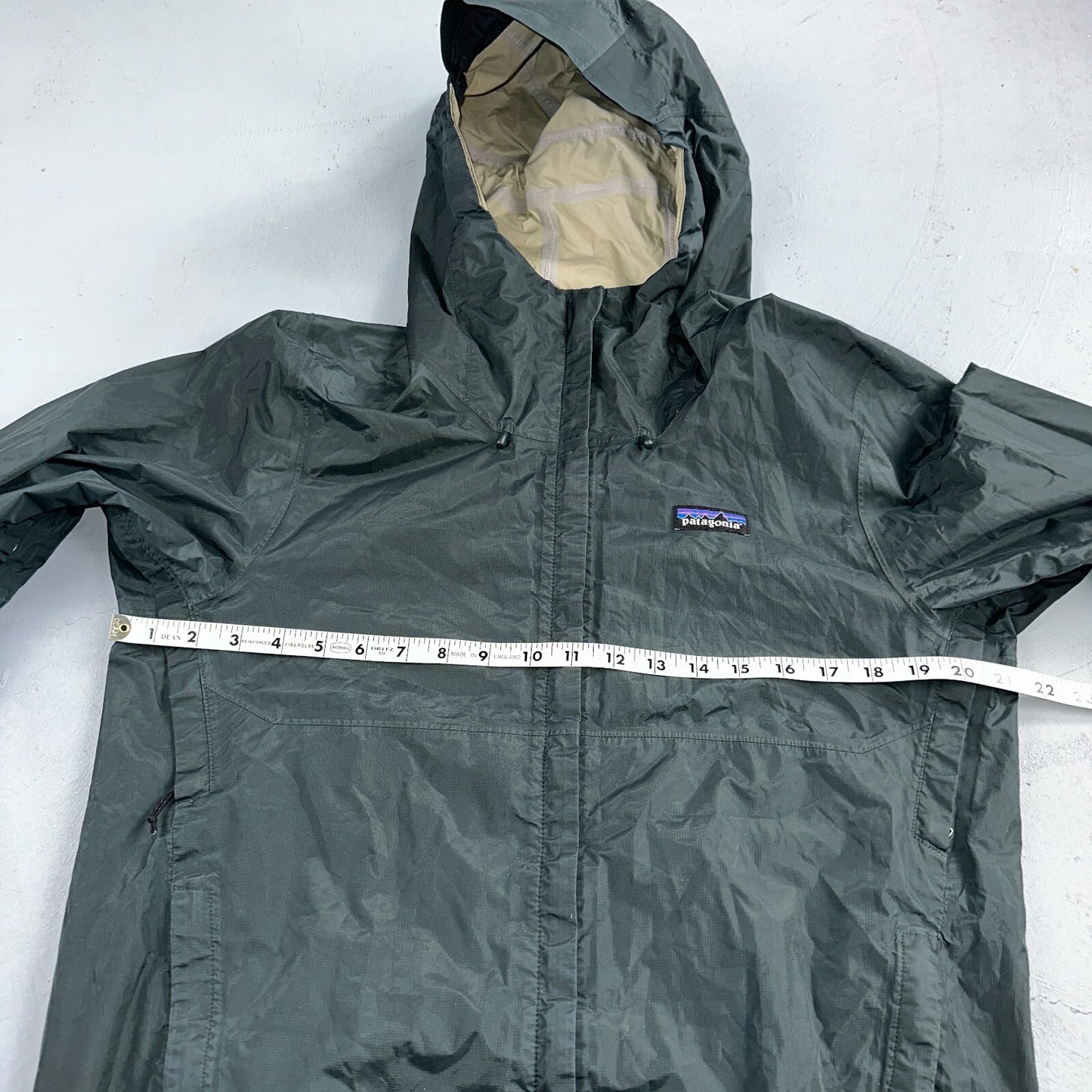 Patagonia Torrentshell Jacket Mens S Green H2No Hooded Hiking Outdoor Shell