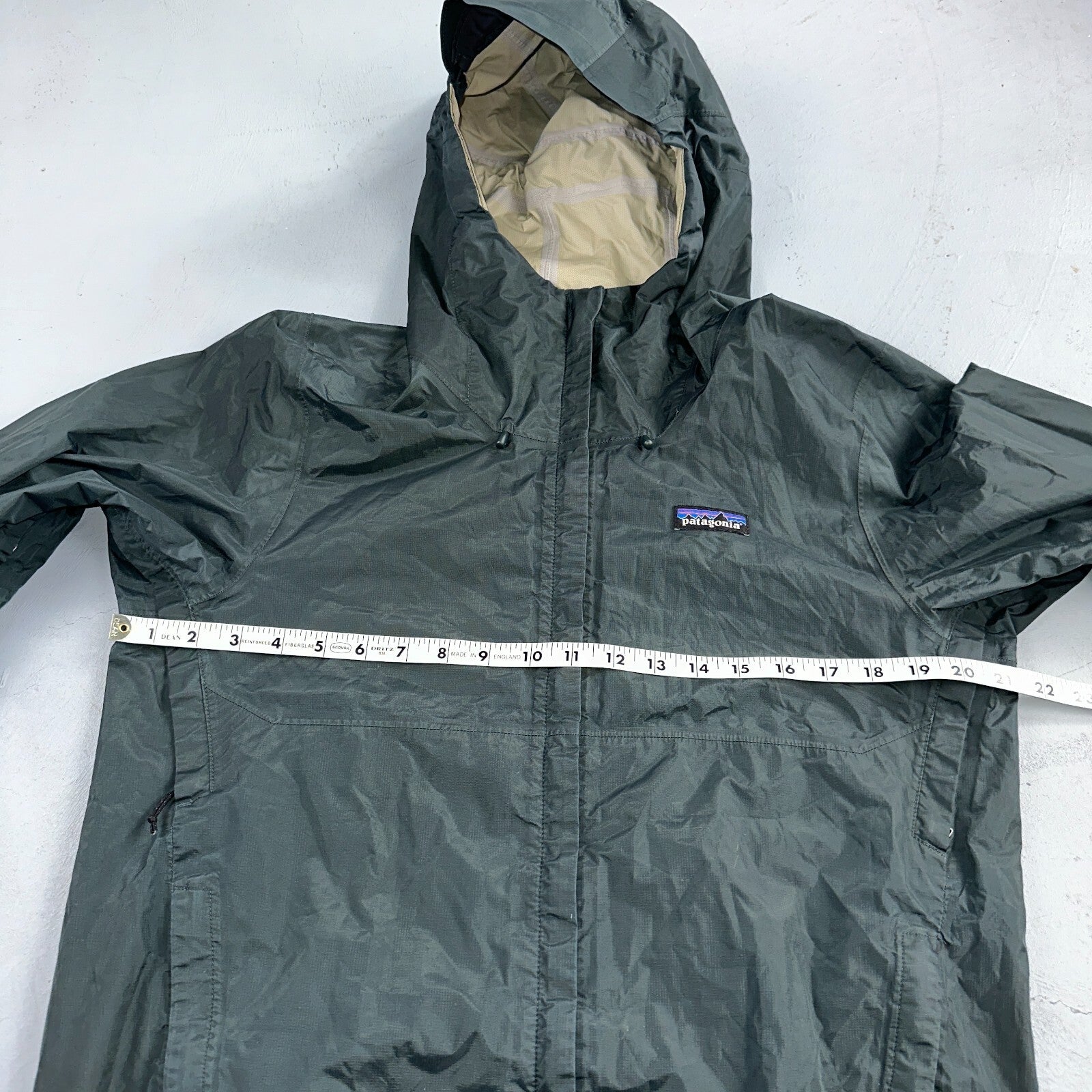 Patagonia Torrentshell Jacket Mens S Green H2No Hooded Hiking Outdoor Shell