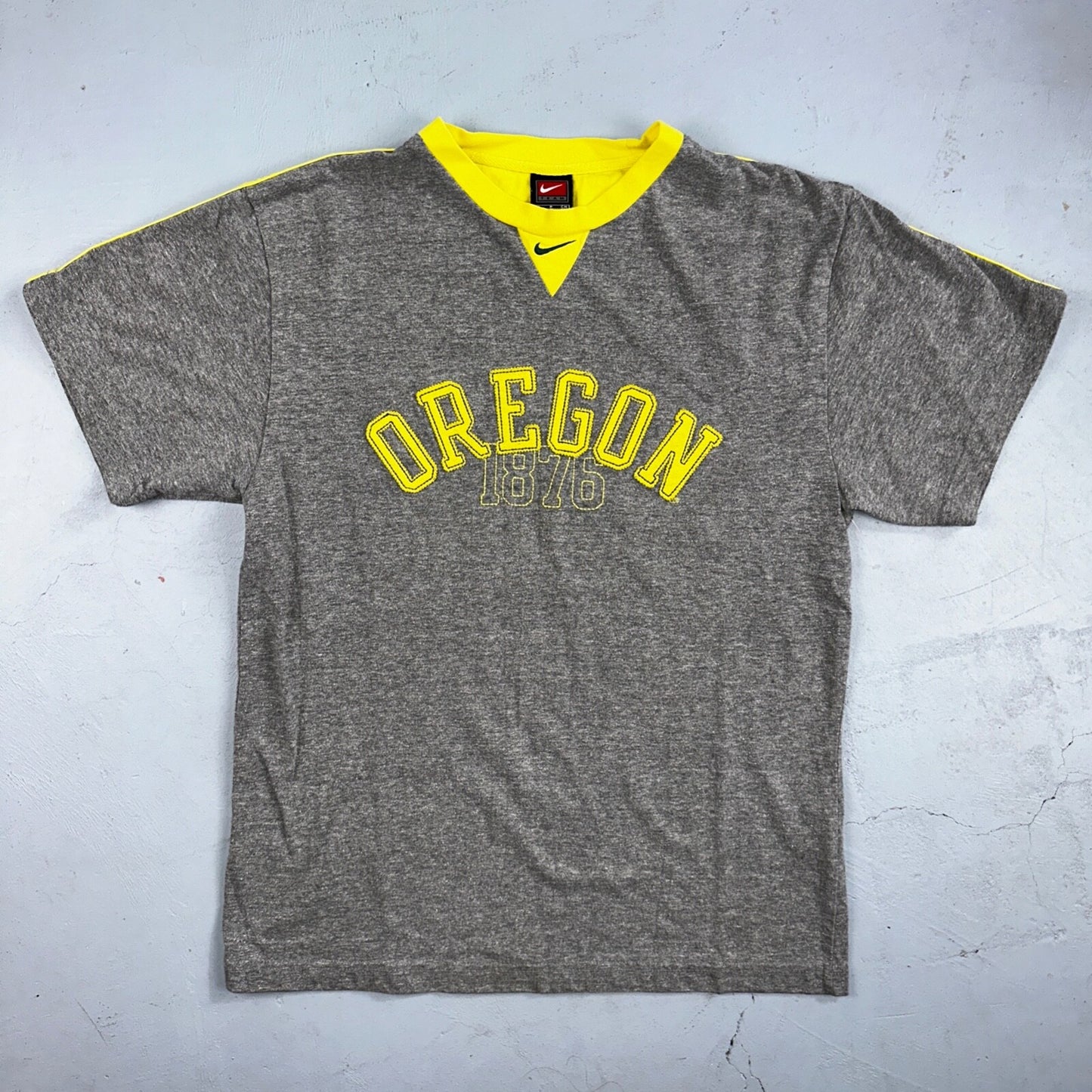 Nike Oregon Center Swoosh VTG T Shirt Y2K 90s Yellow Track Eugene Sports