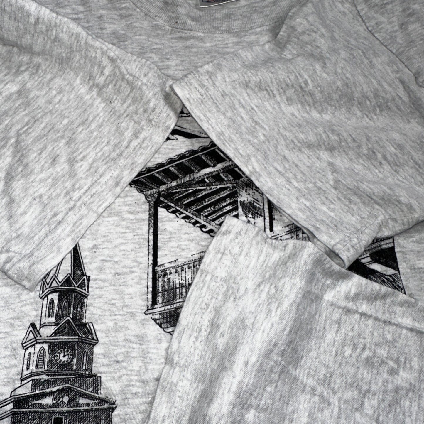Columbia Artagen VTG T Shirt Travel Y2K Art Deco Grey City Photograph