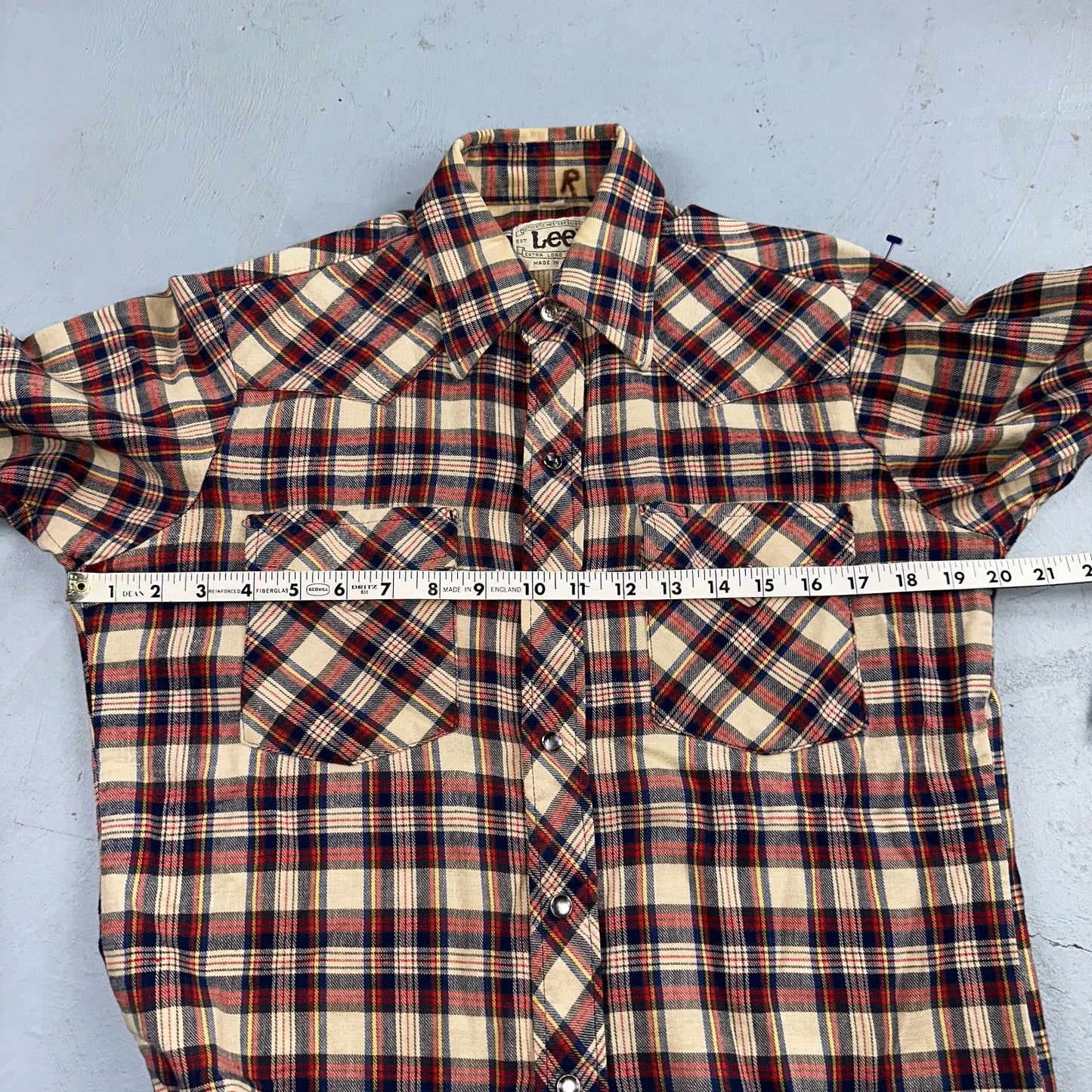 VTG Lee Men's Pearl Snap Extra Long Tails Western Shirt Red Plaid USA Medium 70s