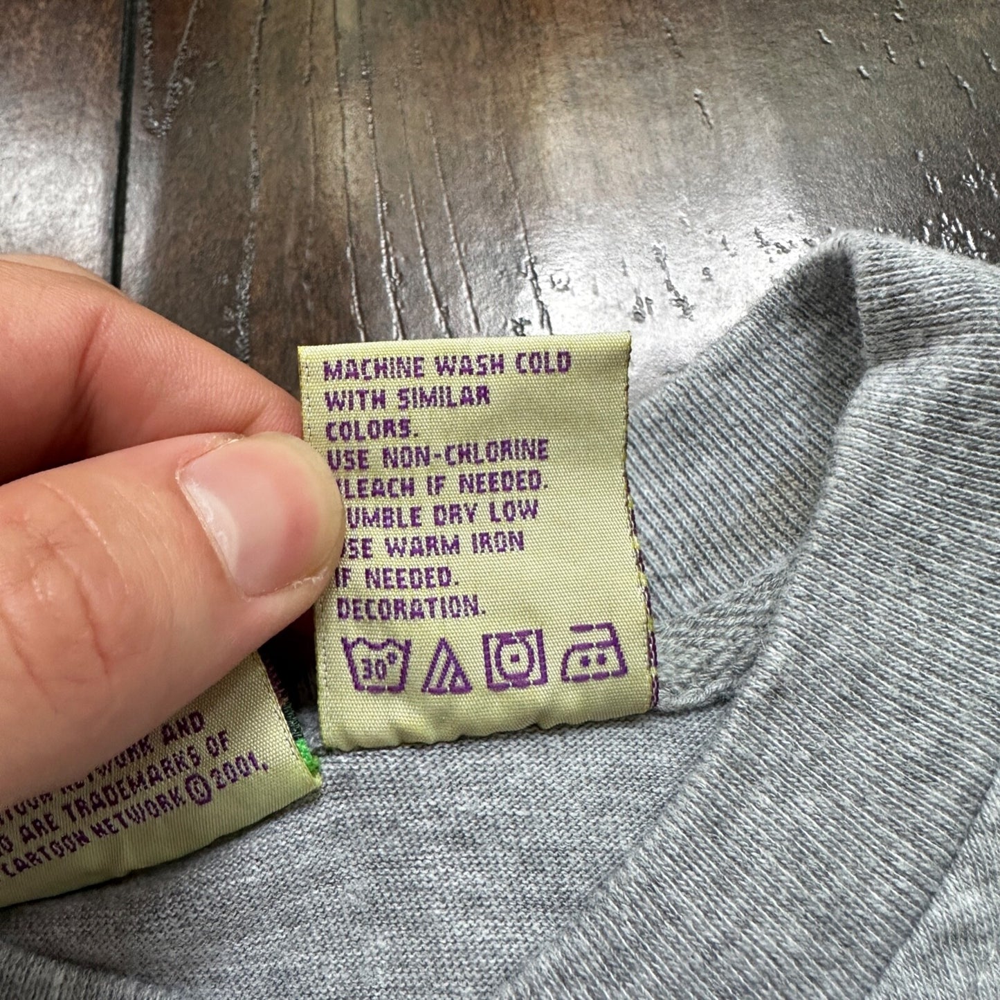 VTG Scooby Doo Cartoon Network Gray Henley Embroidered Shirt Top 90s 2001 Y2K