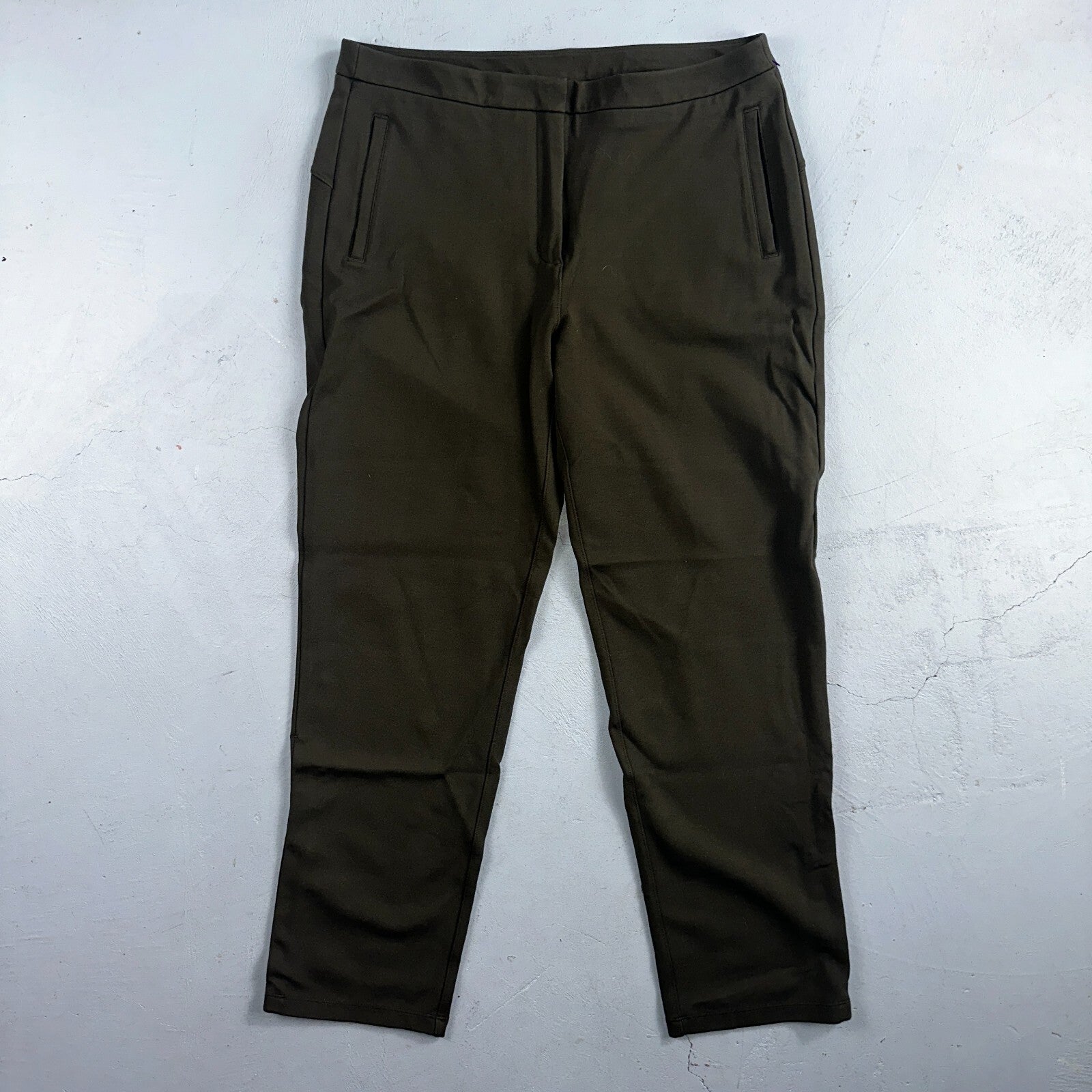 Lululemon On The Move Pant Lightweight in Green Olive Sage Womens Size 10