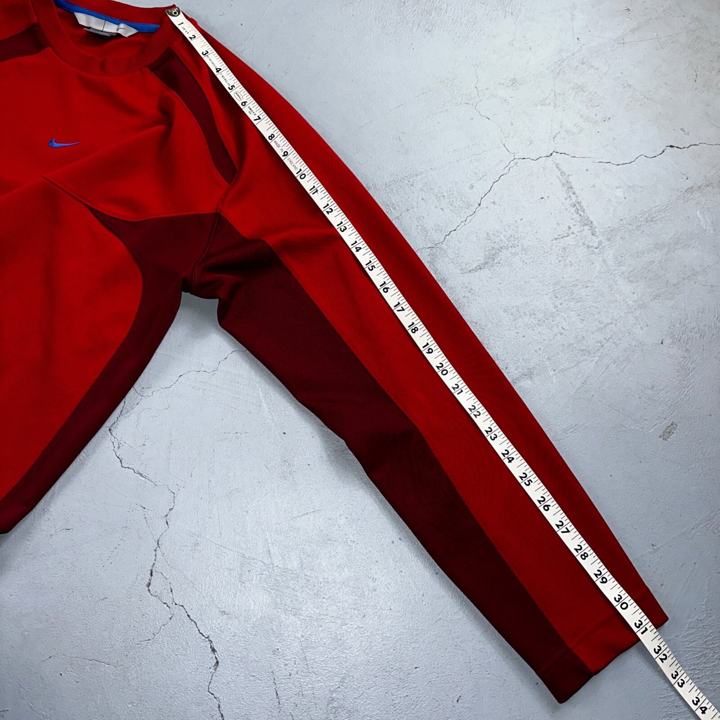 Nike Jersey Red Y2K Long Sleeve Center Swoosh VTG T Shirt Gym Sports Tonal 2000s