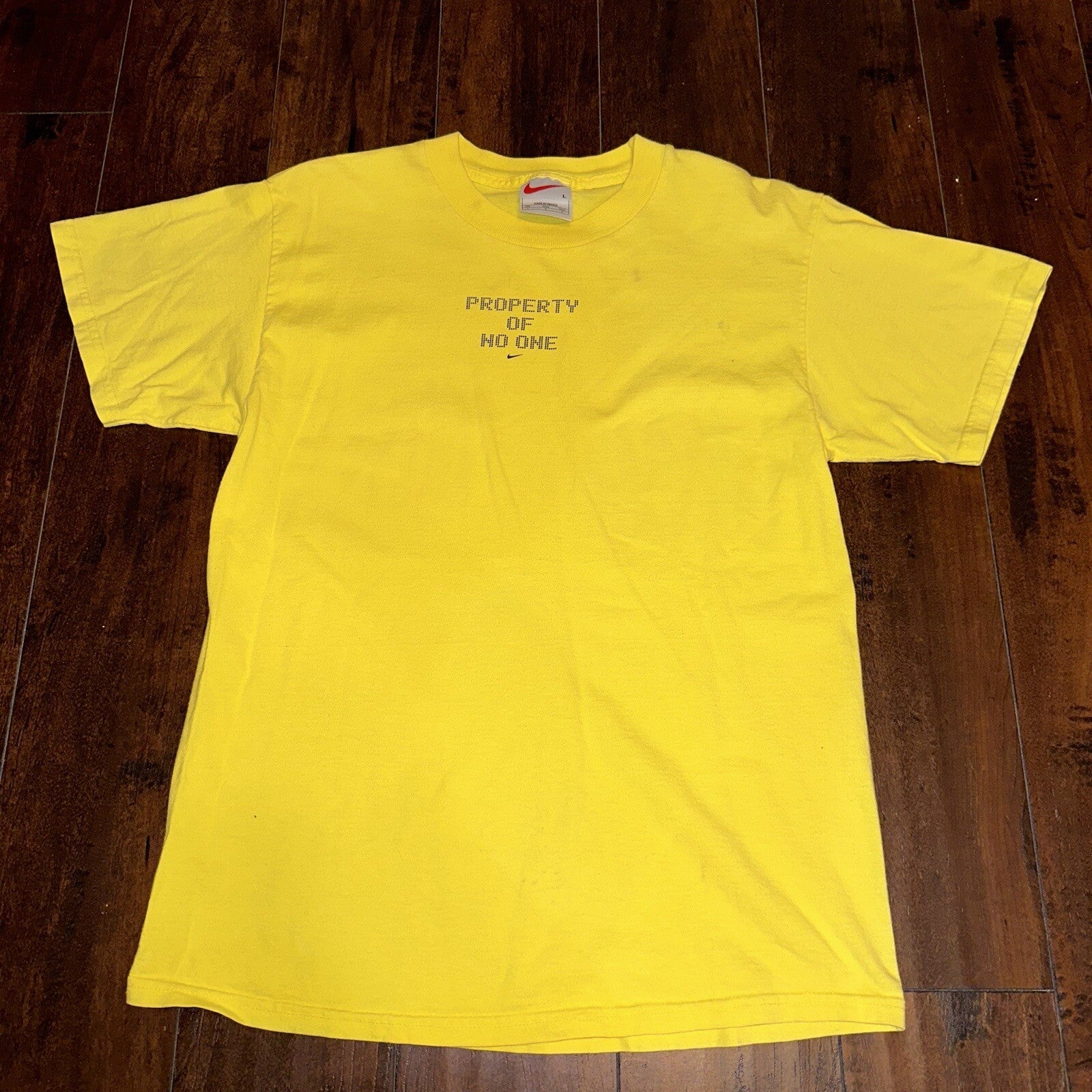 Nike Property Of No One Center Swoosh 90s Yellow Vintage T Shirt LGBTQ Hype Rap