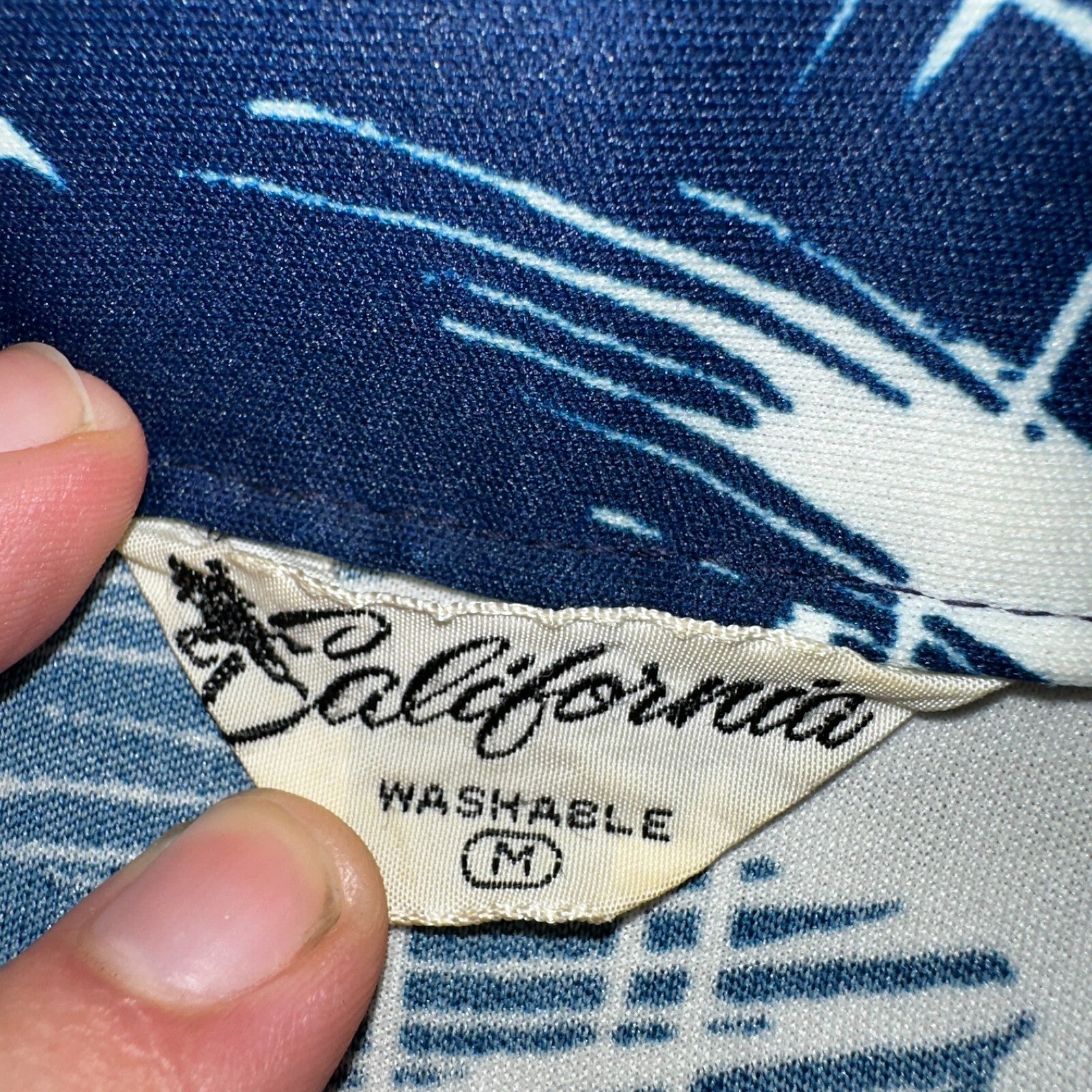 1970s Hawaiian Long Sleeve Floral Waves Button Down Shirt Medium 70s Rockabilly