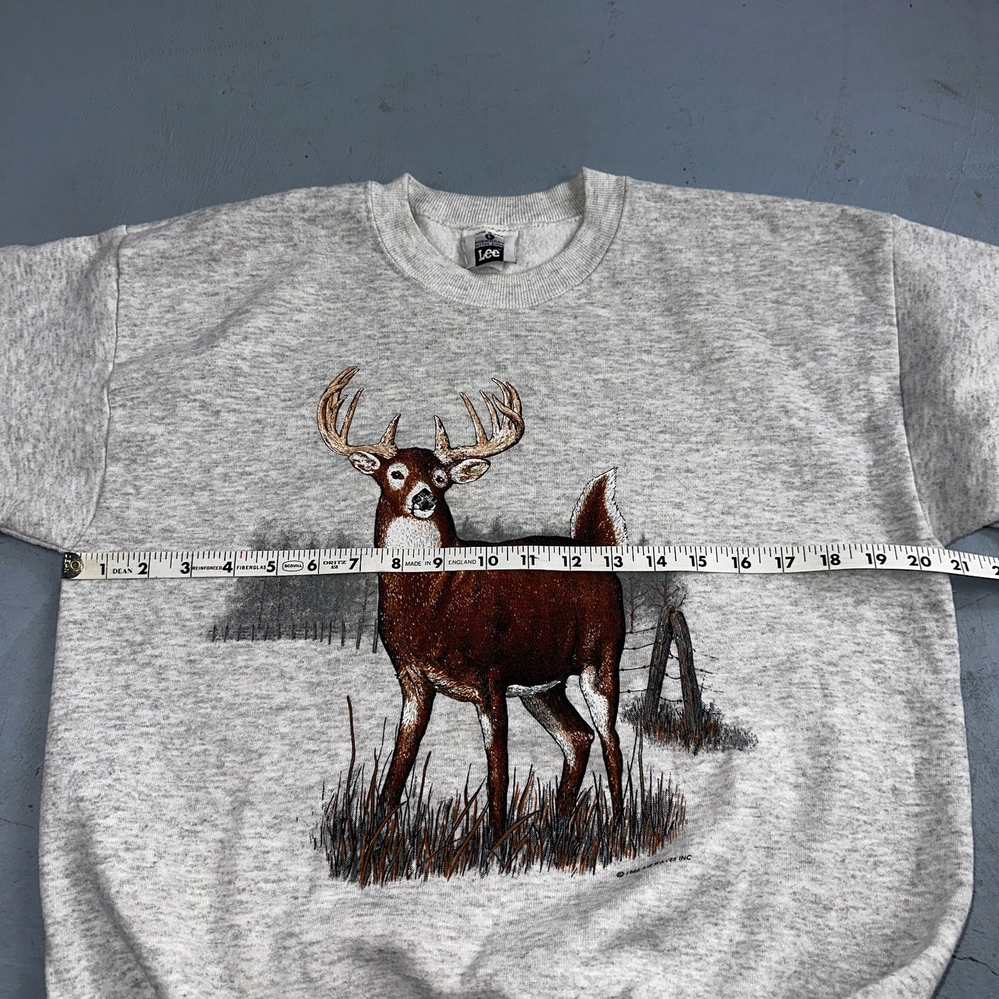 Vintage Buck White Tail Crewneck Sweatshirt Size Large Lee USA Gray Deer Hunting