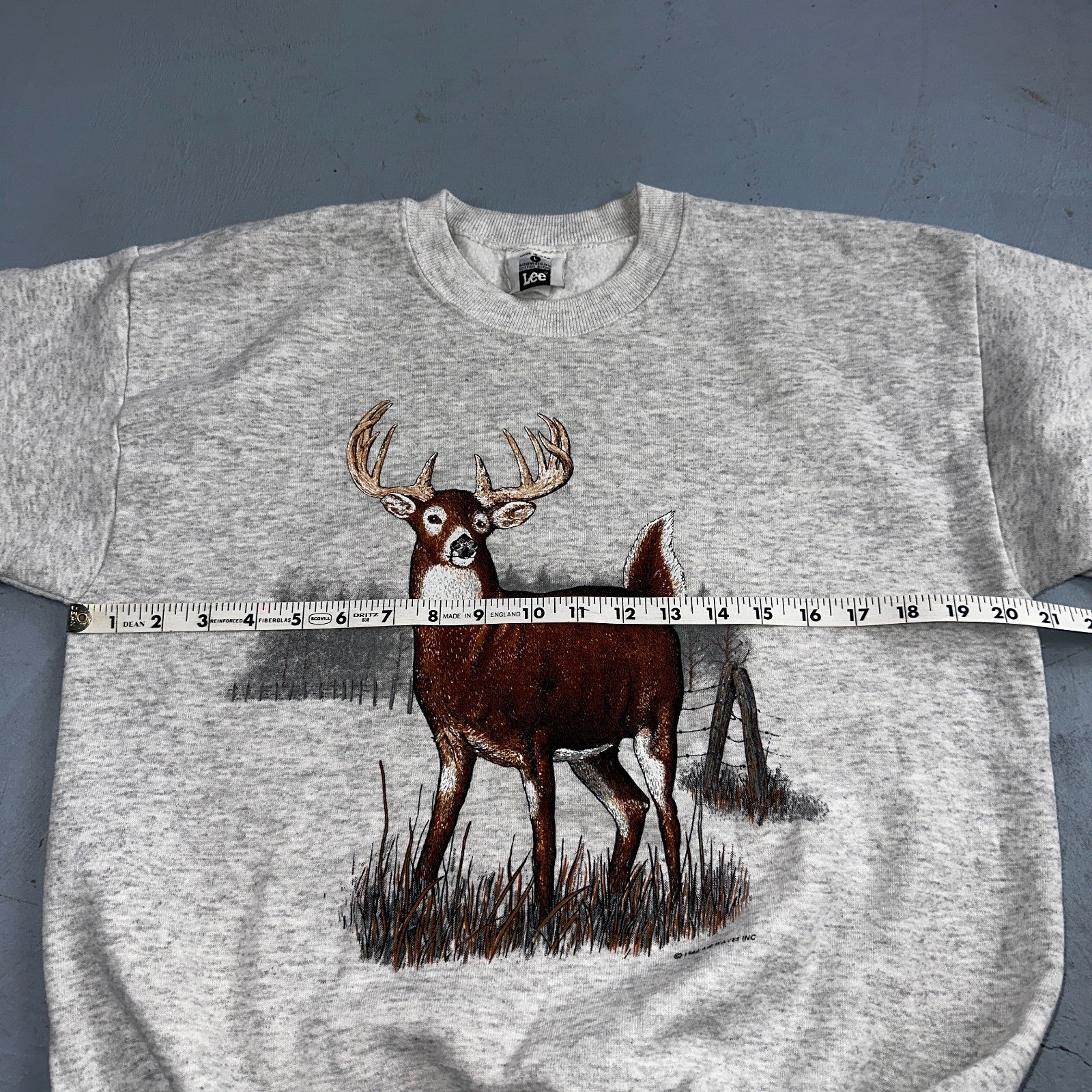 Vintage Buck White Tail Crewneck Sweatshirt Size Large Lee USA Gray Deer Hunting