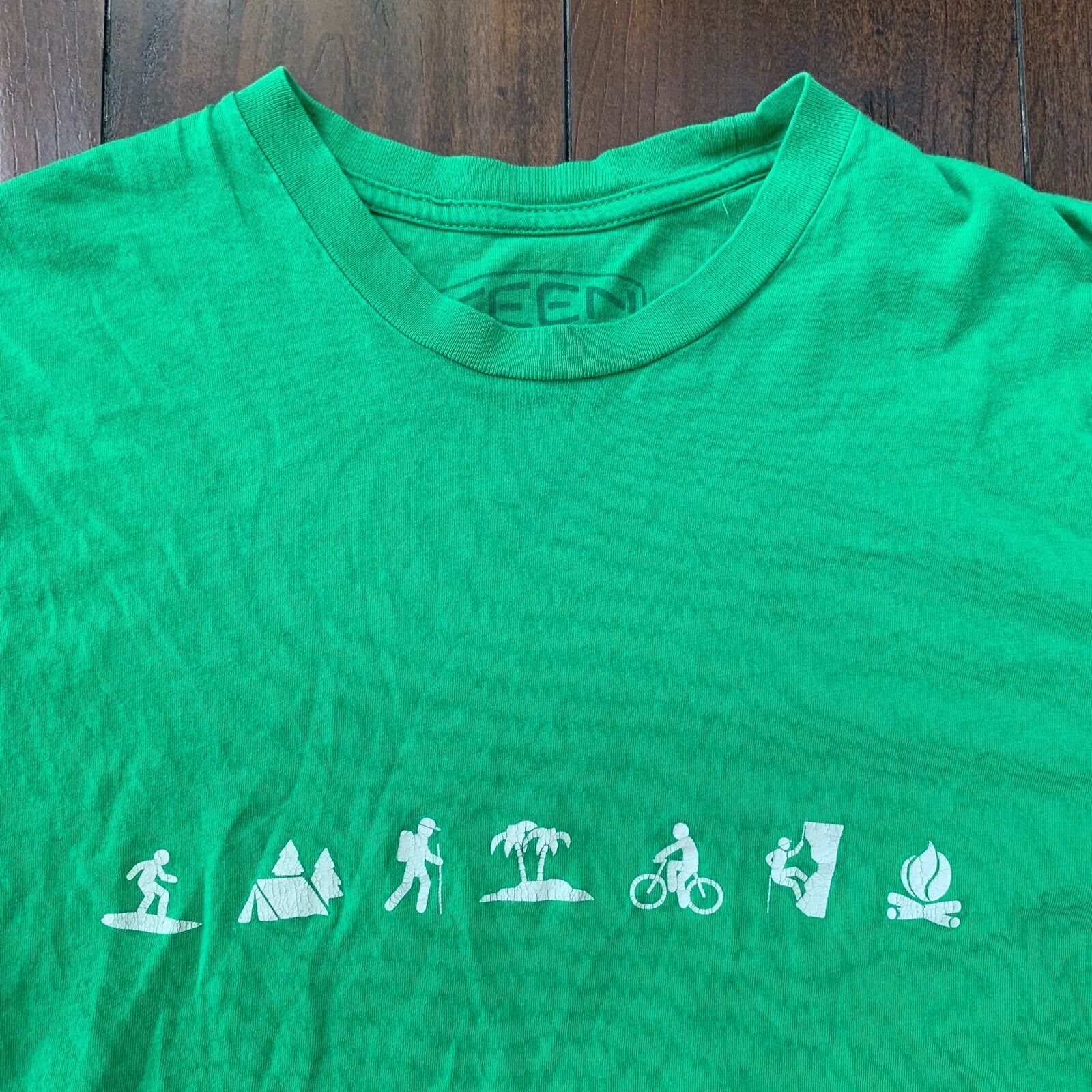 Keen Mountain Hiking Vintage Style T Shirt Green Sports Campfire Gym Recess Back