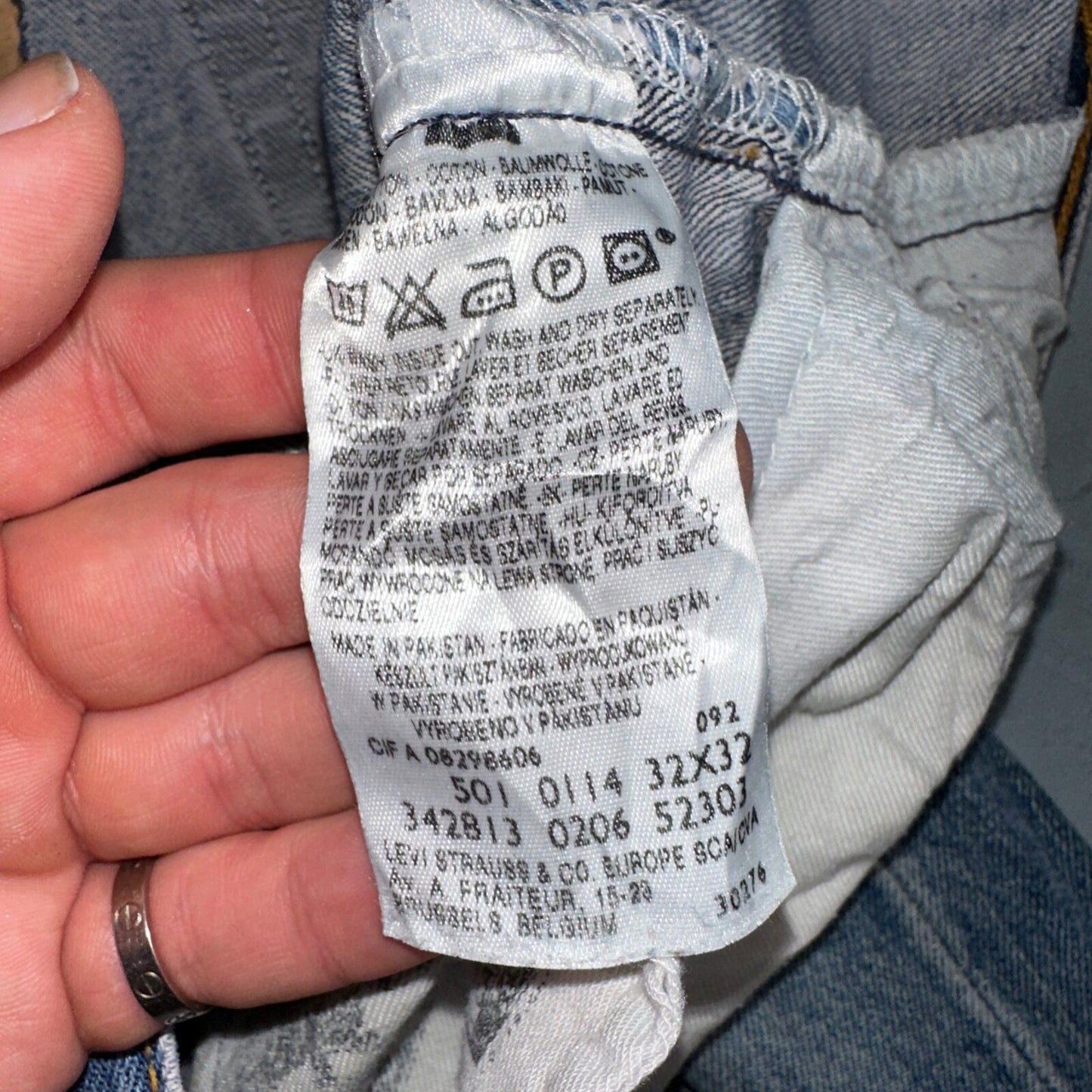 Levis 501 Vintage Y2K Europe Straight Leg Jeans 32x32 90s Med Wash Act 32x31