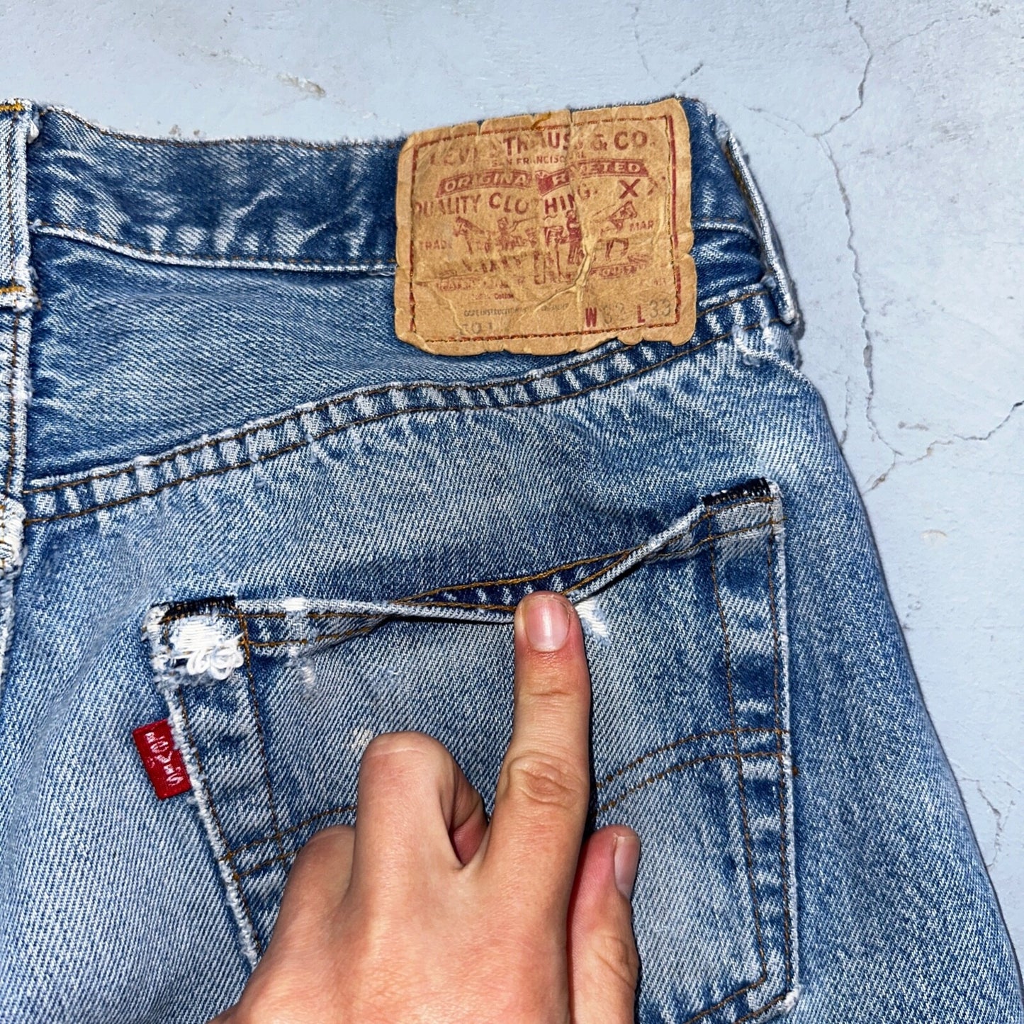 Levis 501 Vintage 80s Redline Selvedge USA XX Jeans Light Wash 32x33 Act 28x28