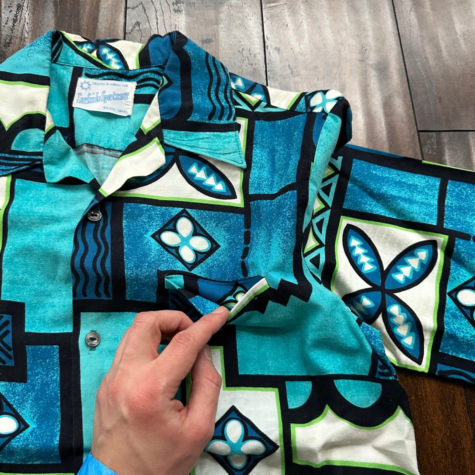 1960s Hawaiian Button Down Shirt Vintage Rockabilly 50s 60s Crop Fit Beach Blue