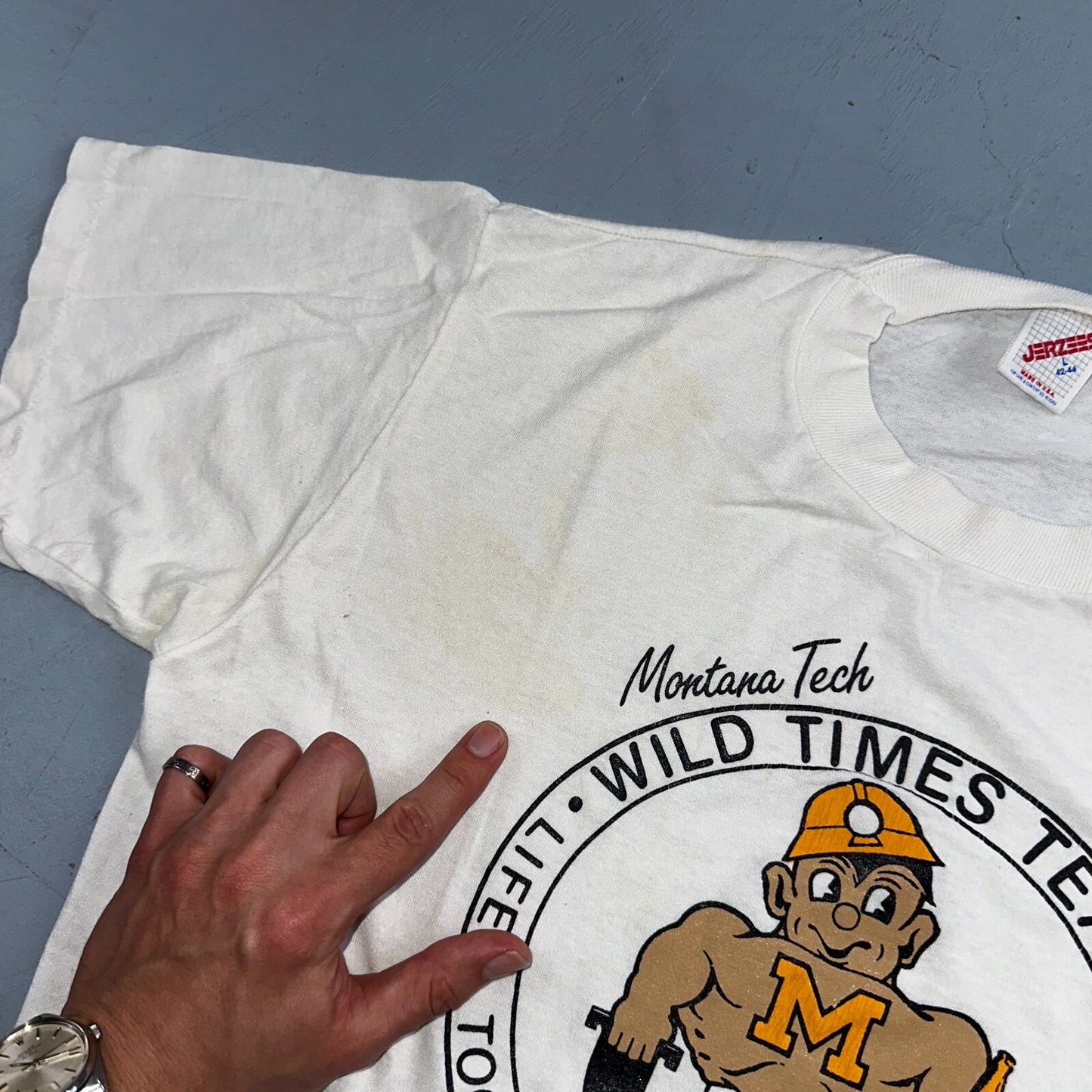 Cheap Beer Montana Tech Wild Times Buff Guy VTG T Shirt 80s Quote Funny Graphic