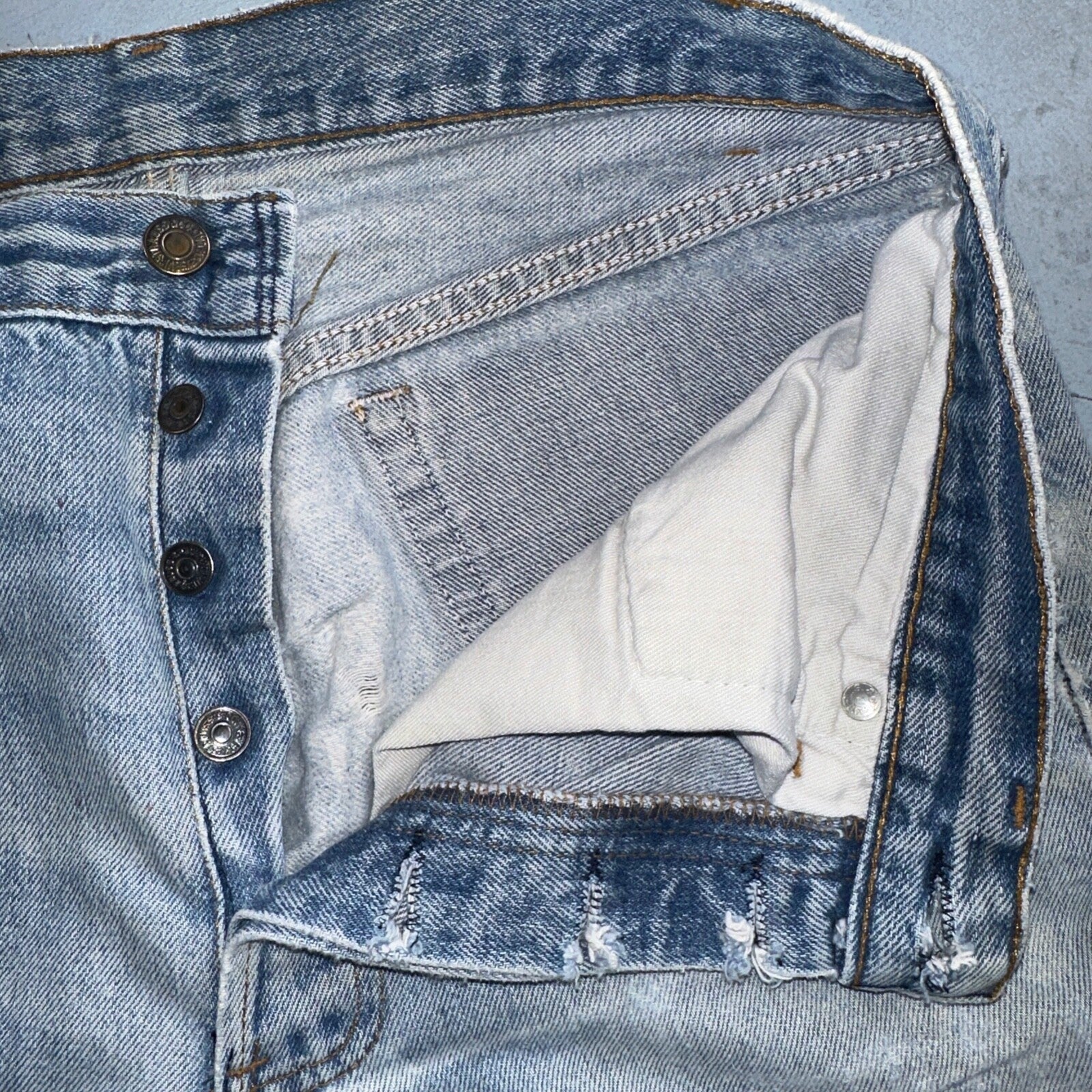 Levis 501 Vintage 80s USA XX Straight Leg Jeans Blue Thrashed 33x38 Act 31x33