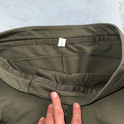 Lululemon On The Move Pant Lightweight in Green Olive Sage Womens Size 10