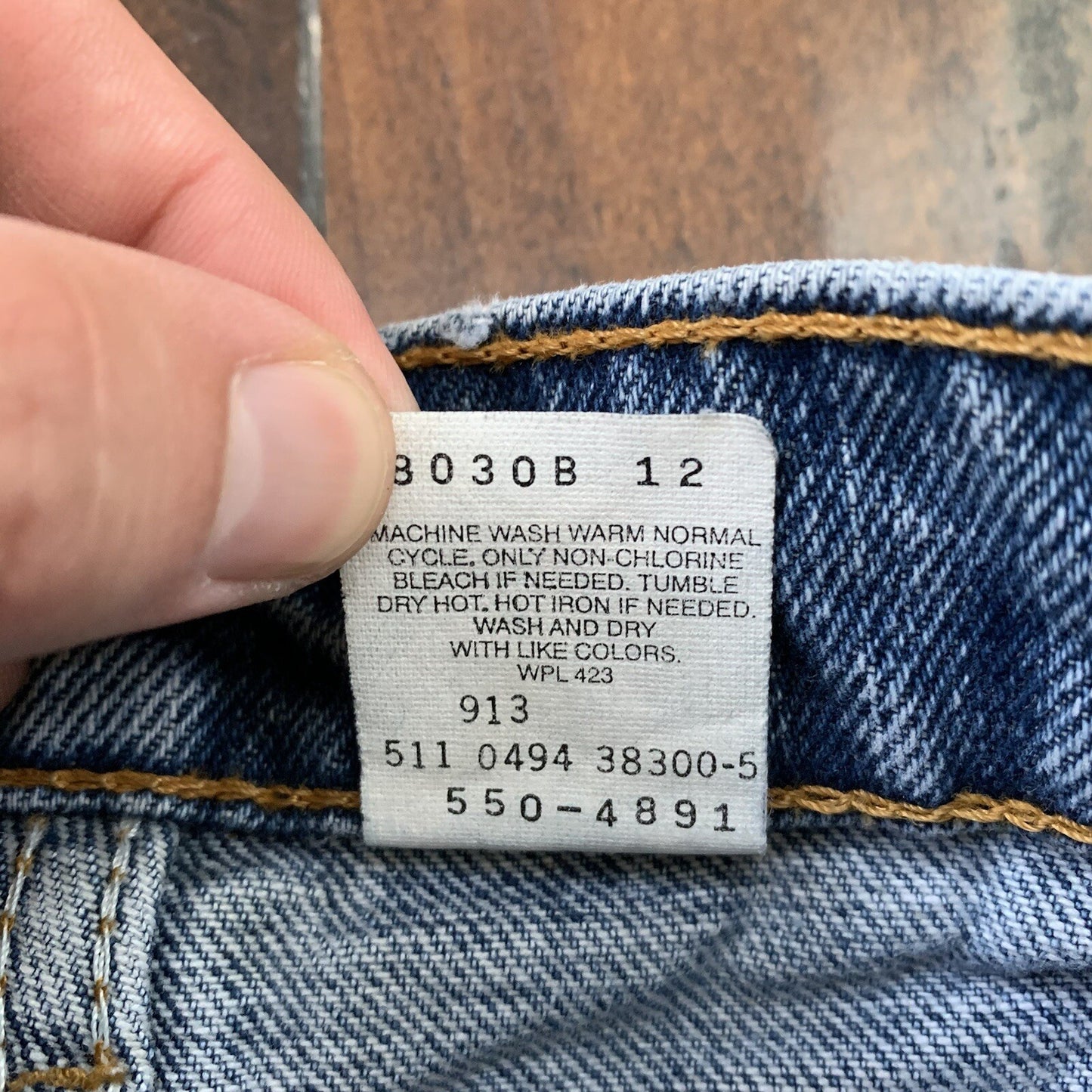 Vintage Levis 550 33x34 Denim Jeans Relaxed Fit USA Light Wash Blue Dad