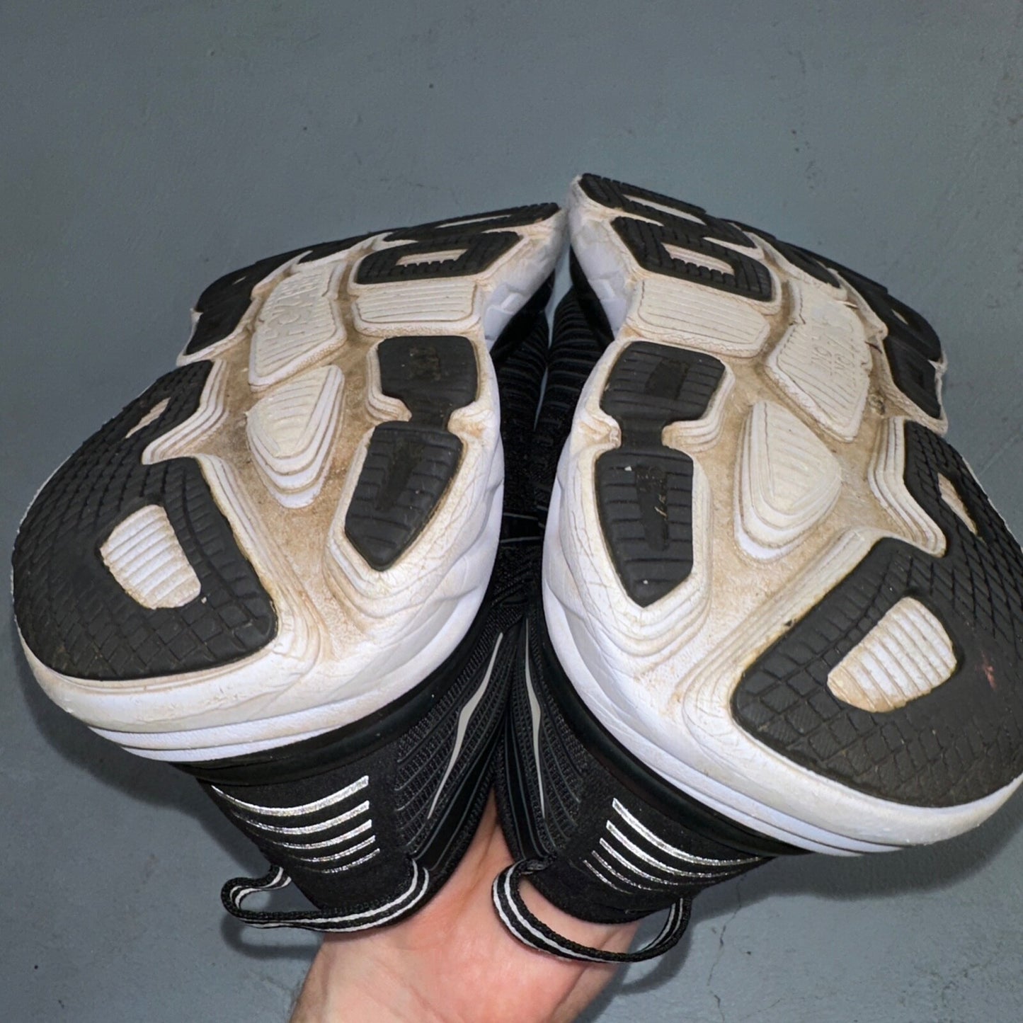 Hoka One One Womens Bondi 7 1110519 BWHT Black Running Shoes Sneakers Size 8