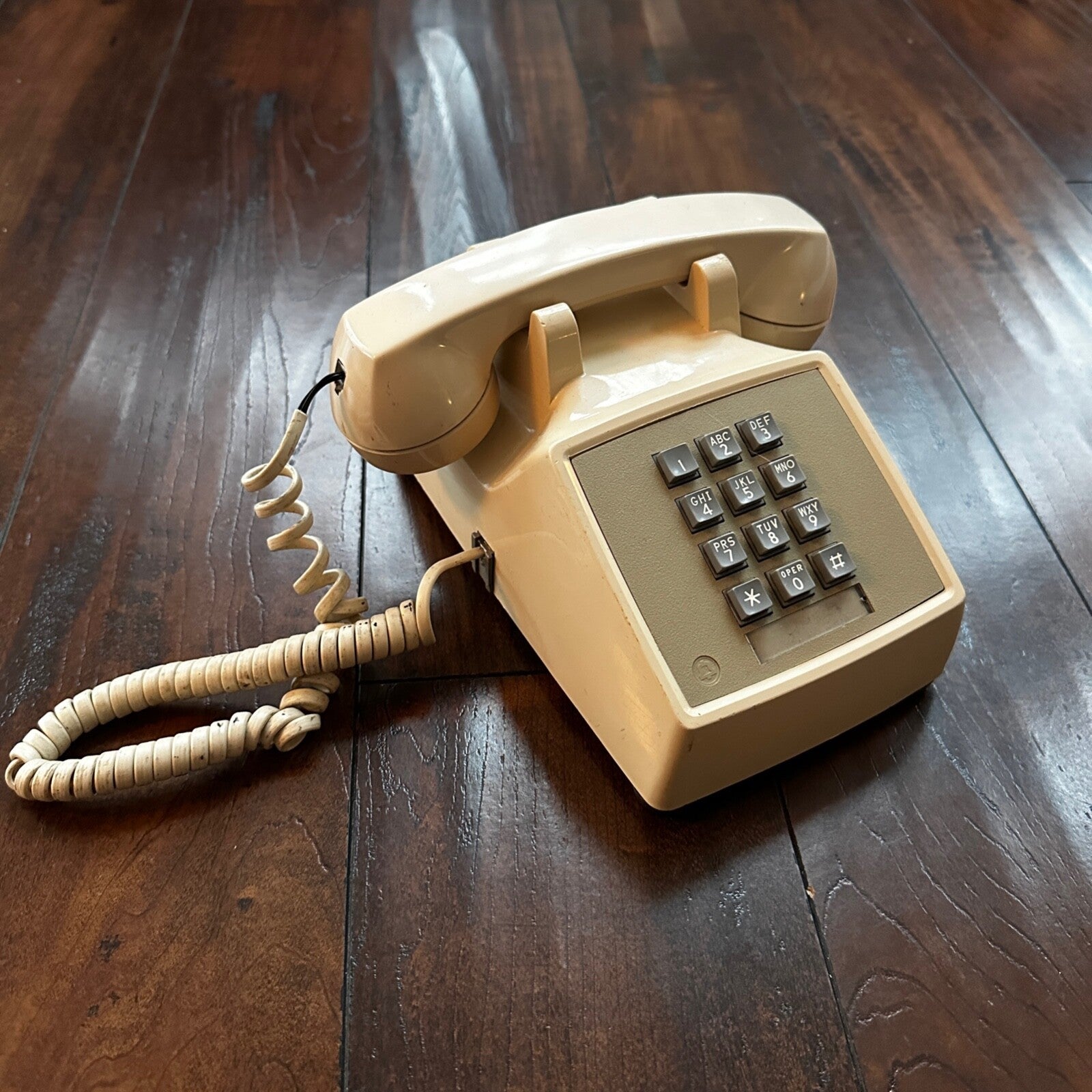 Beige Western Electric Bell System 2500 DM Desk Telephone Push Button Dialing
