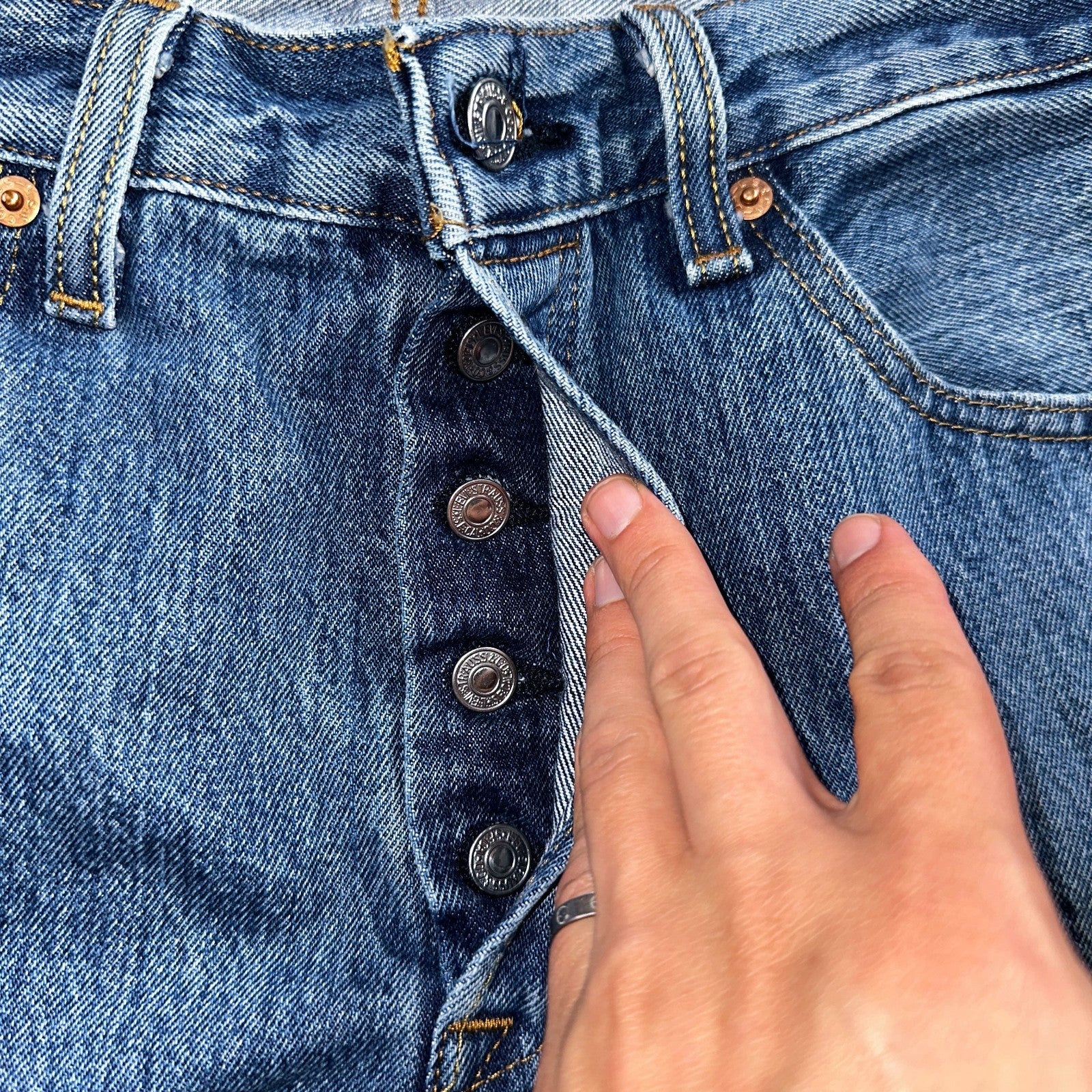 Levis 501 Vintage Y2K XX Straight Leg Jeans 32x32 Med Wash 2000s Act 32x31