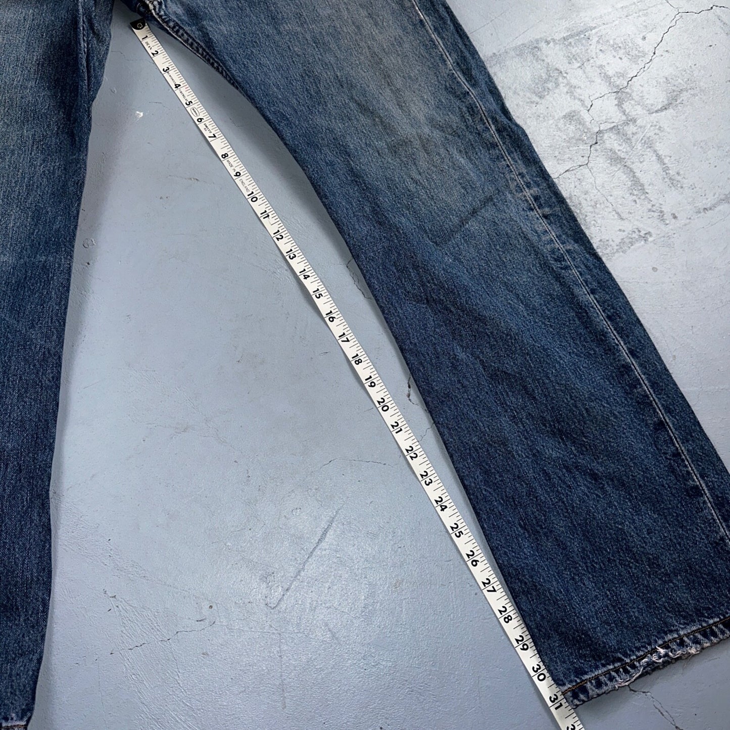 Levis 501 Vintage Y2K Europe Straight Leg Jeans 32x32 90s Med Wash Act 32x31