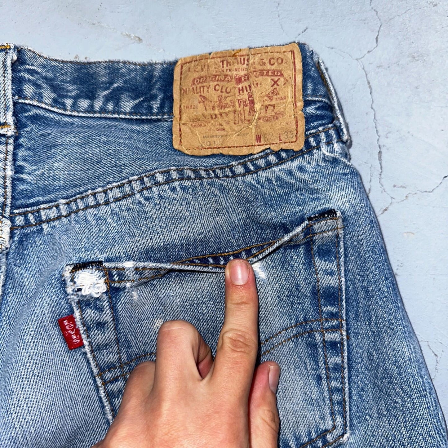 Levis 501 Vintage 80s Redline Selvedge USA XX Jeans Light Wash 32x33 Act 28x28