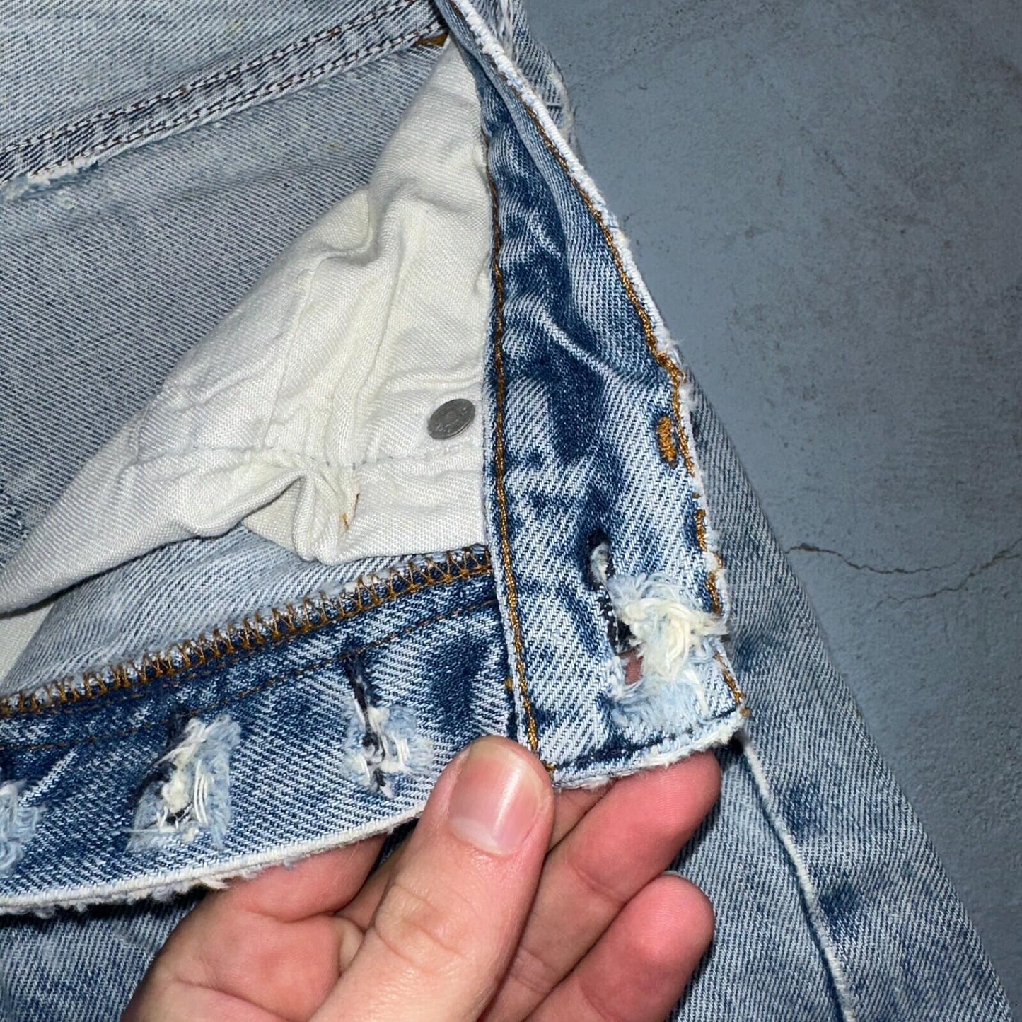 Levis 501 Vintage 80s Redline Selvedge USA XX Jeans Light Wash Thrashed Ac 28x26